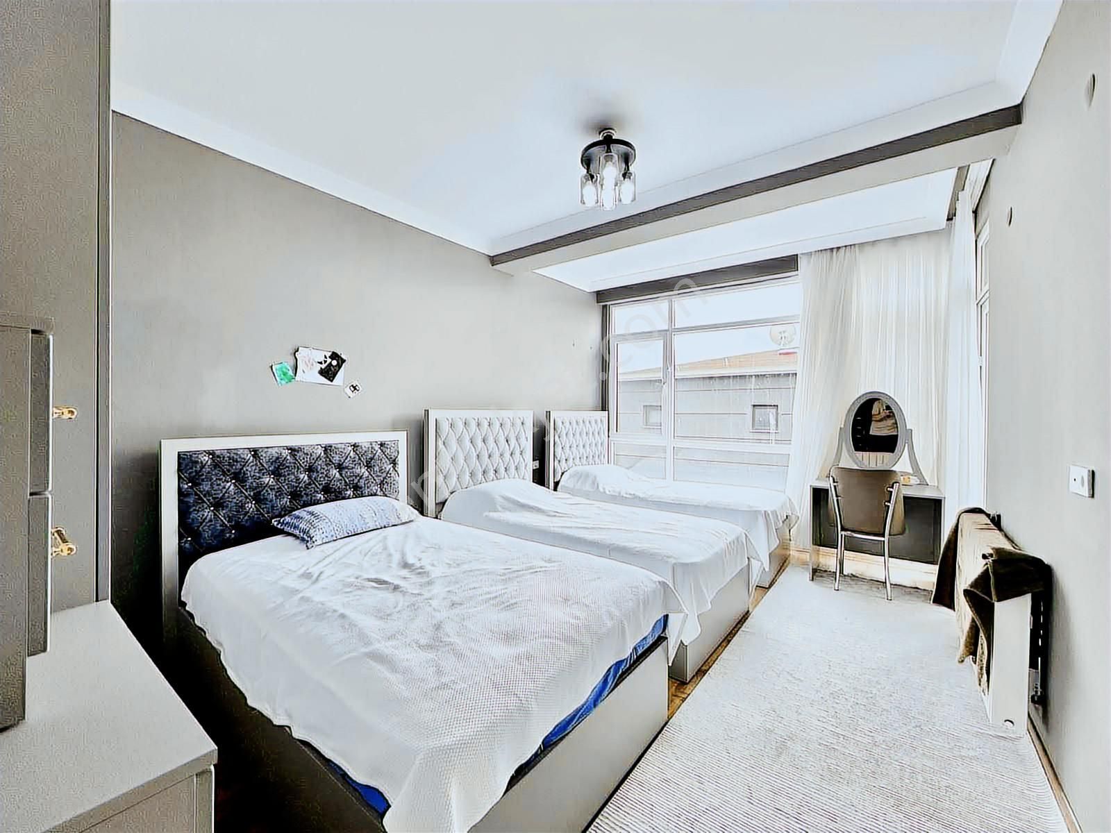 Megeden Denize Sıfır Site İçerisinde Satılık Havuzlu Villa - Görsel 21