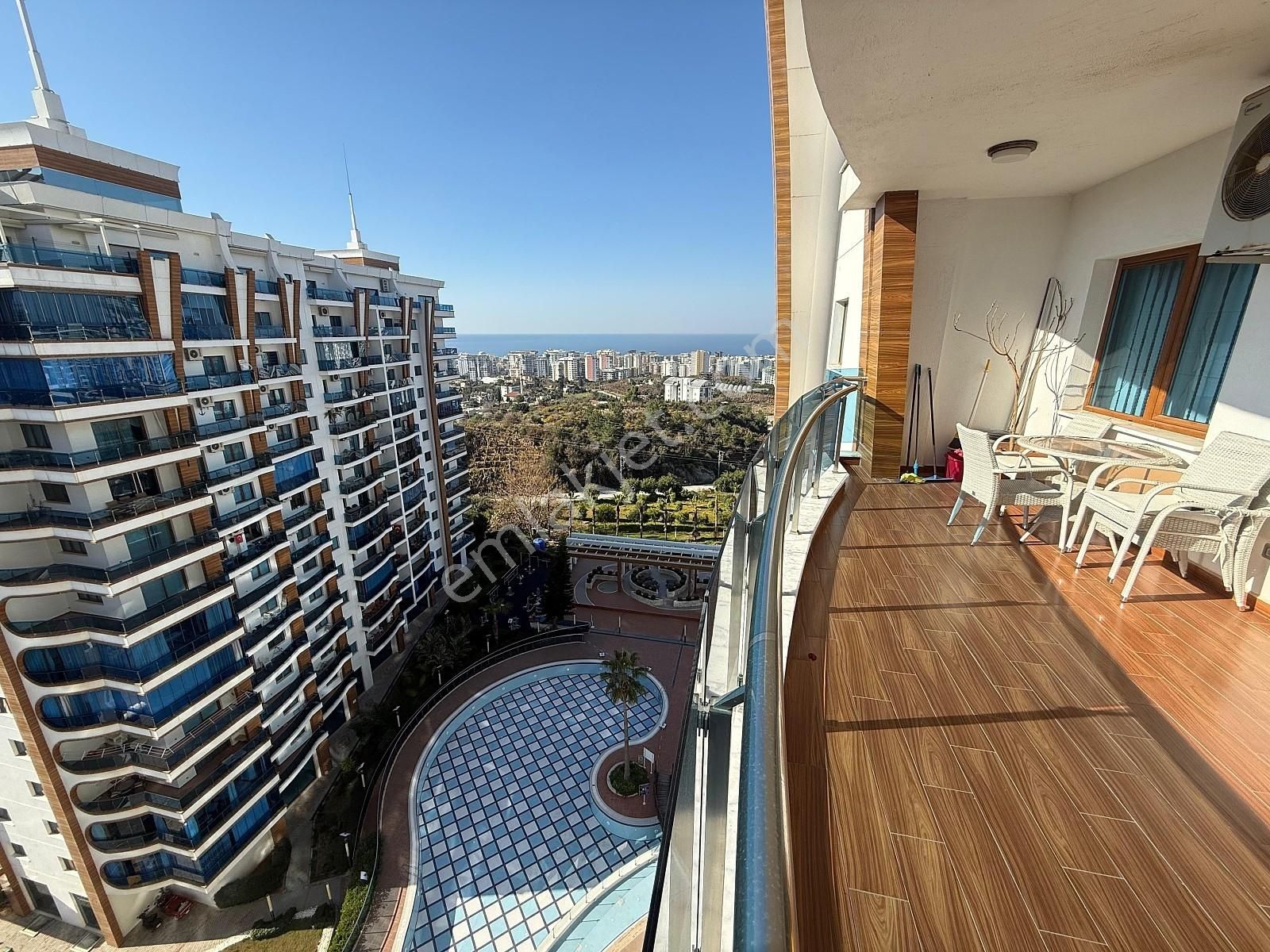 Azura Park Sitesi'nde Deniz Manzaralı Daire | Tekce - Görsel 13