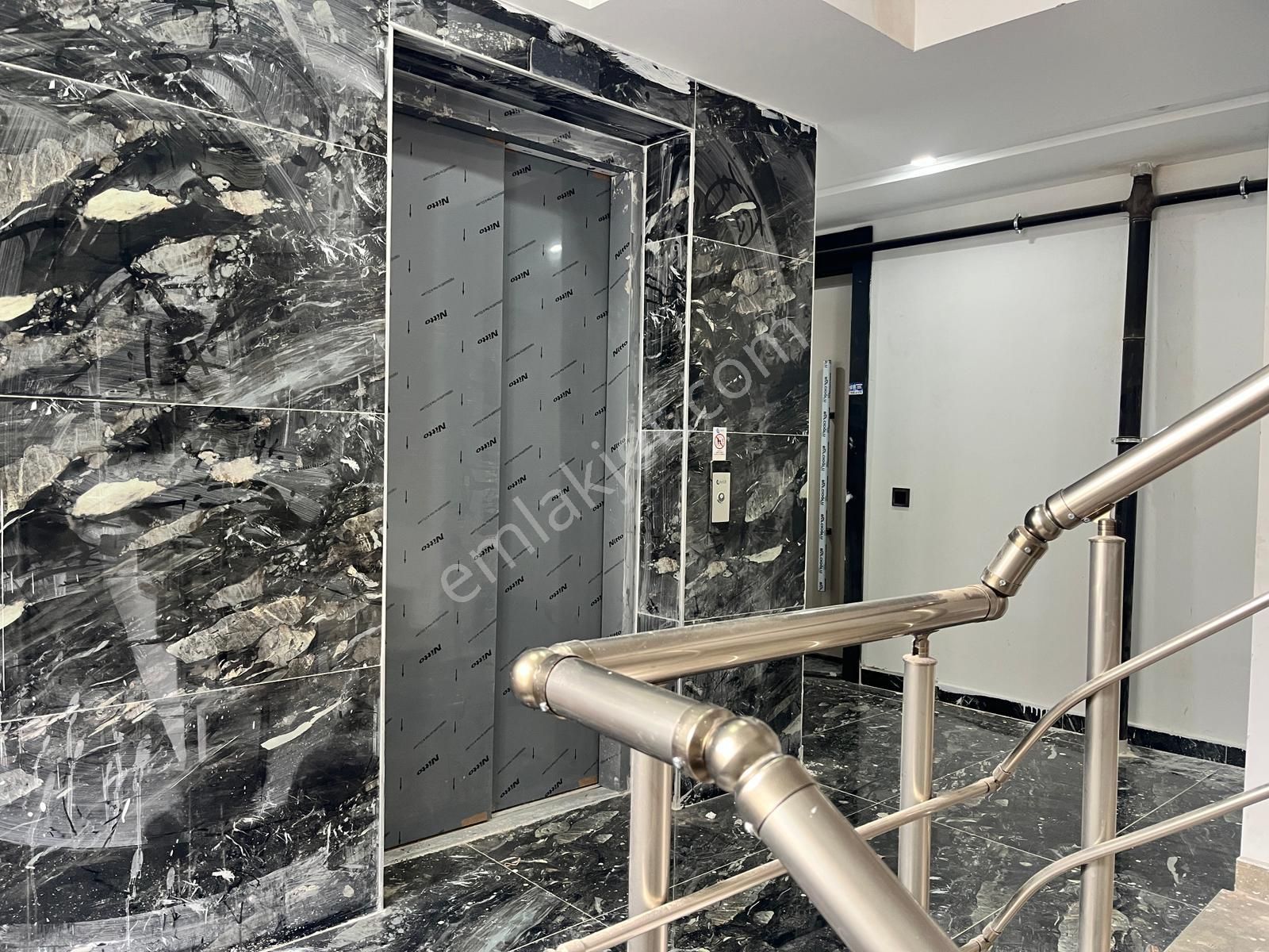 Konyaaltı Toros Mahallesi Cadde Üzeri 1+1 Kiralık Ofise Uygun - Görsel 2