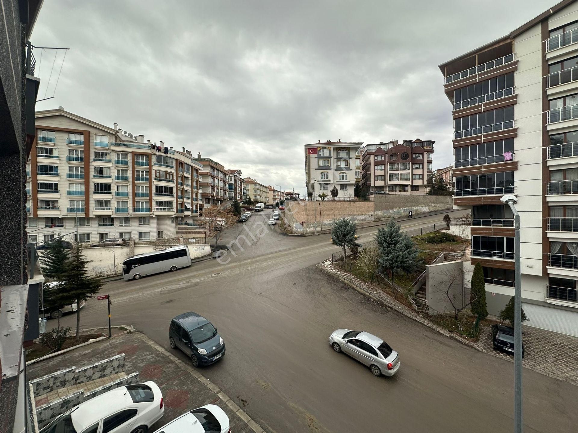 Oymaklar'dan 19 Mayıs Cad. Üzerinde Orta Katta 3+1 Bağımsız - Görsel 5