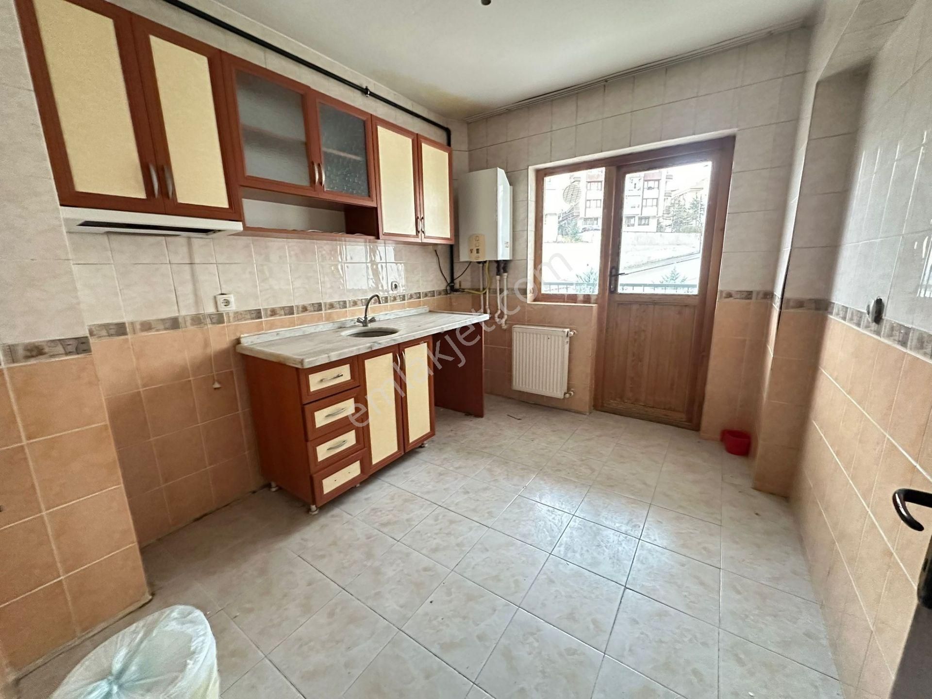 Oymaklar'dan 19 Mayıs Cad. Üzerinde Orta Katta 3+1 Bağımsız - Görsel 9