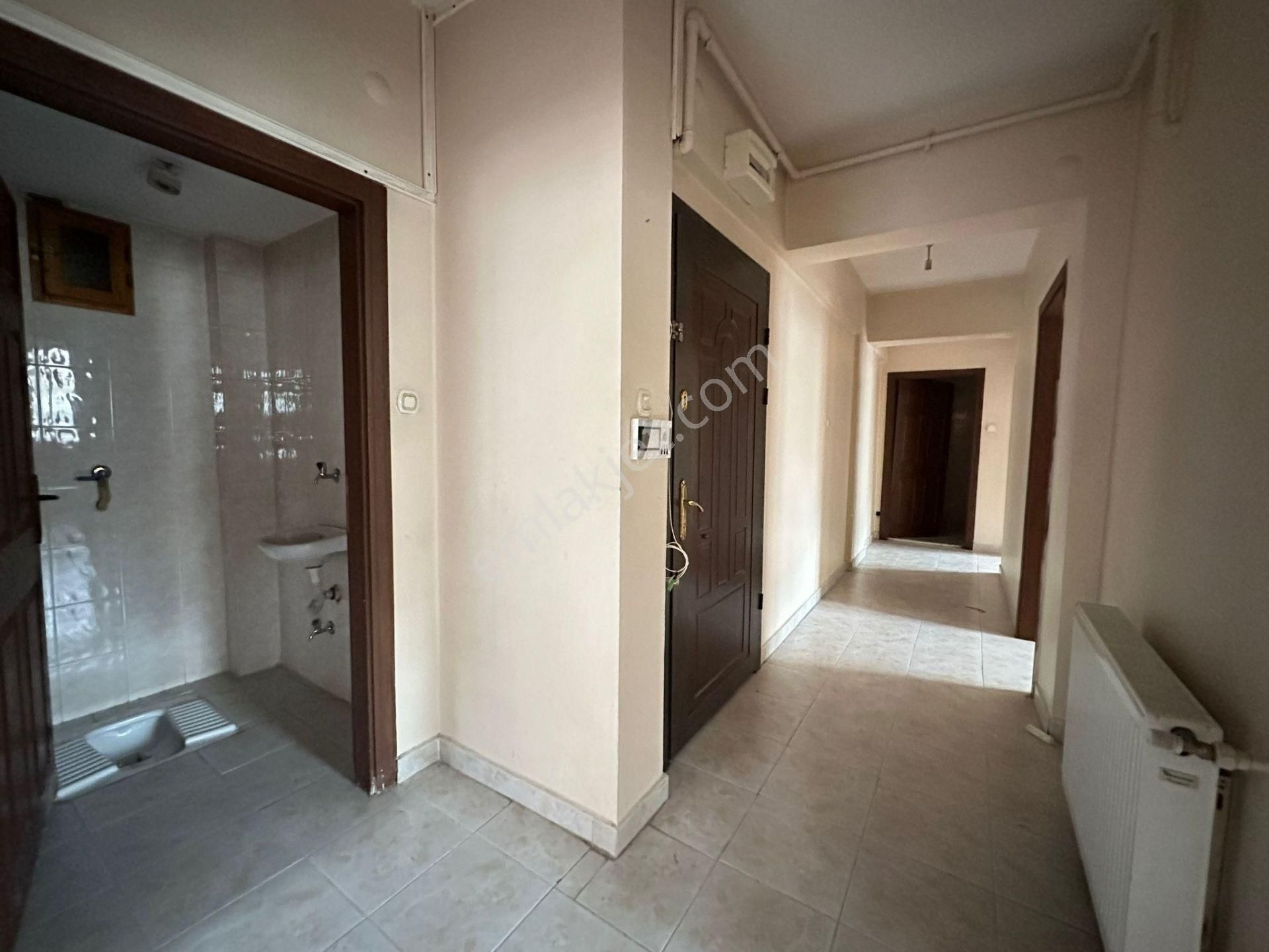 Oymaklar'dan 19 Mayıs Cad. Üzerinde Orta Katta 3+1 Bağımsız - Görsel 6