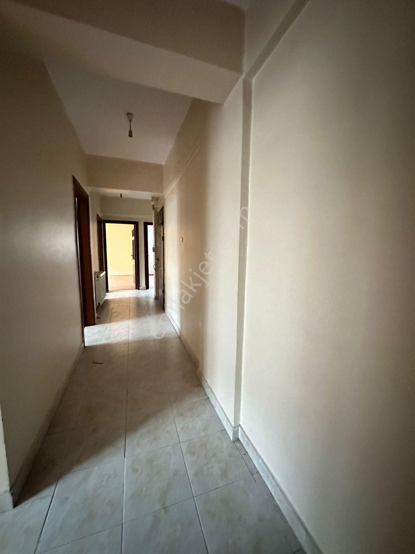 Oymaklar'dan 19 Mayıs Cad. Üzerinde Orta Katta 3+1 Bağımsız - Görsel 23