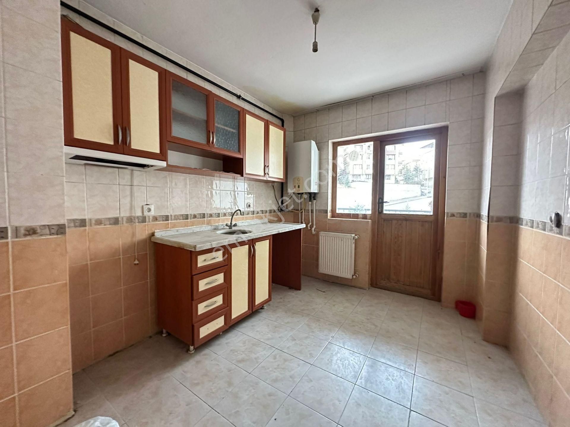 Oymaklar'dan 19 Mayıs Cad. Üzerinde Orta Katta 3+1 Bağımsız - Görsel 7