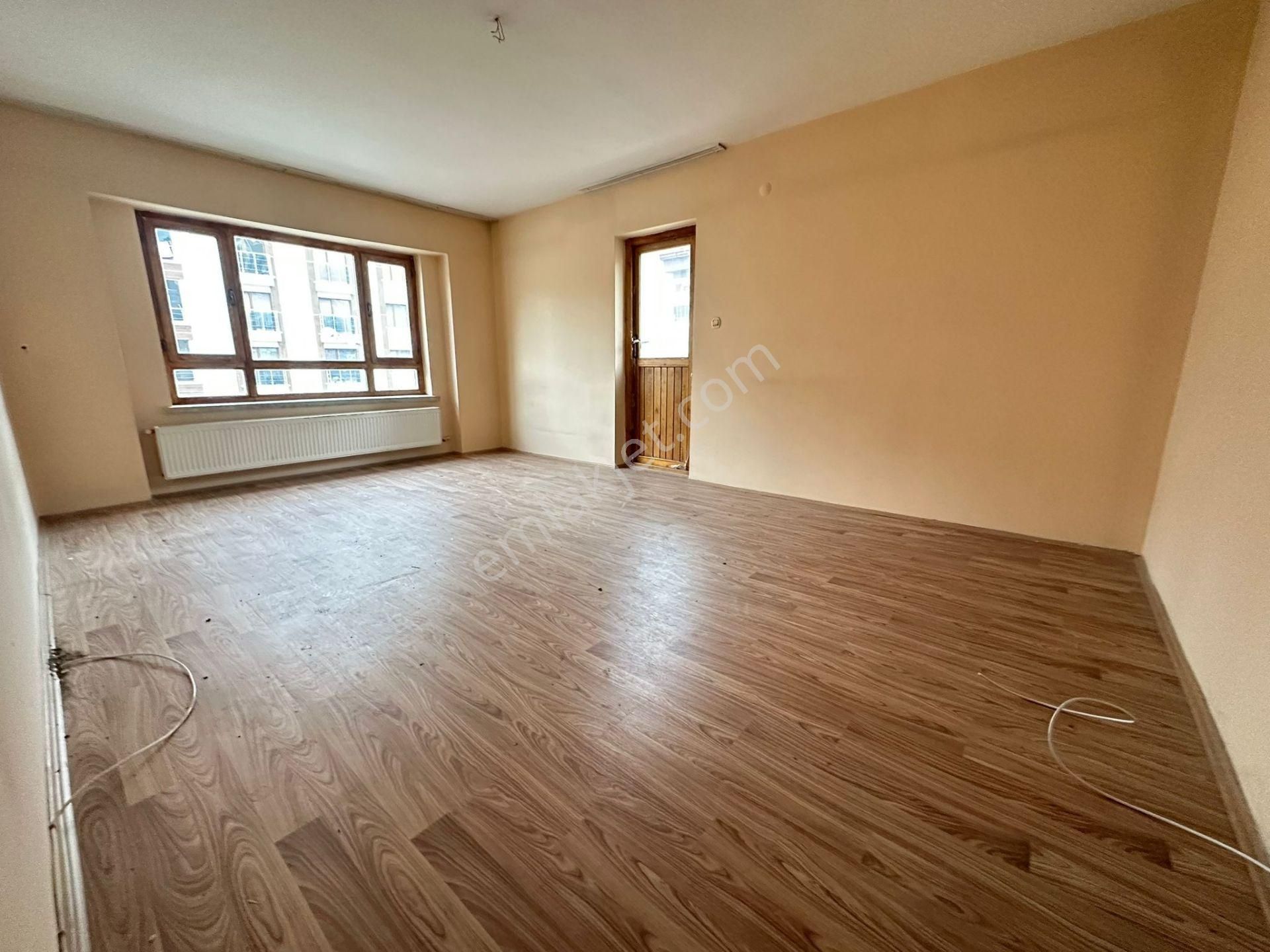 Oymaklar'dan 19 Mayıs Cad. Üzerinde Orta Katta 3+1 Bağımsız - Görsel 12