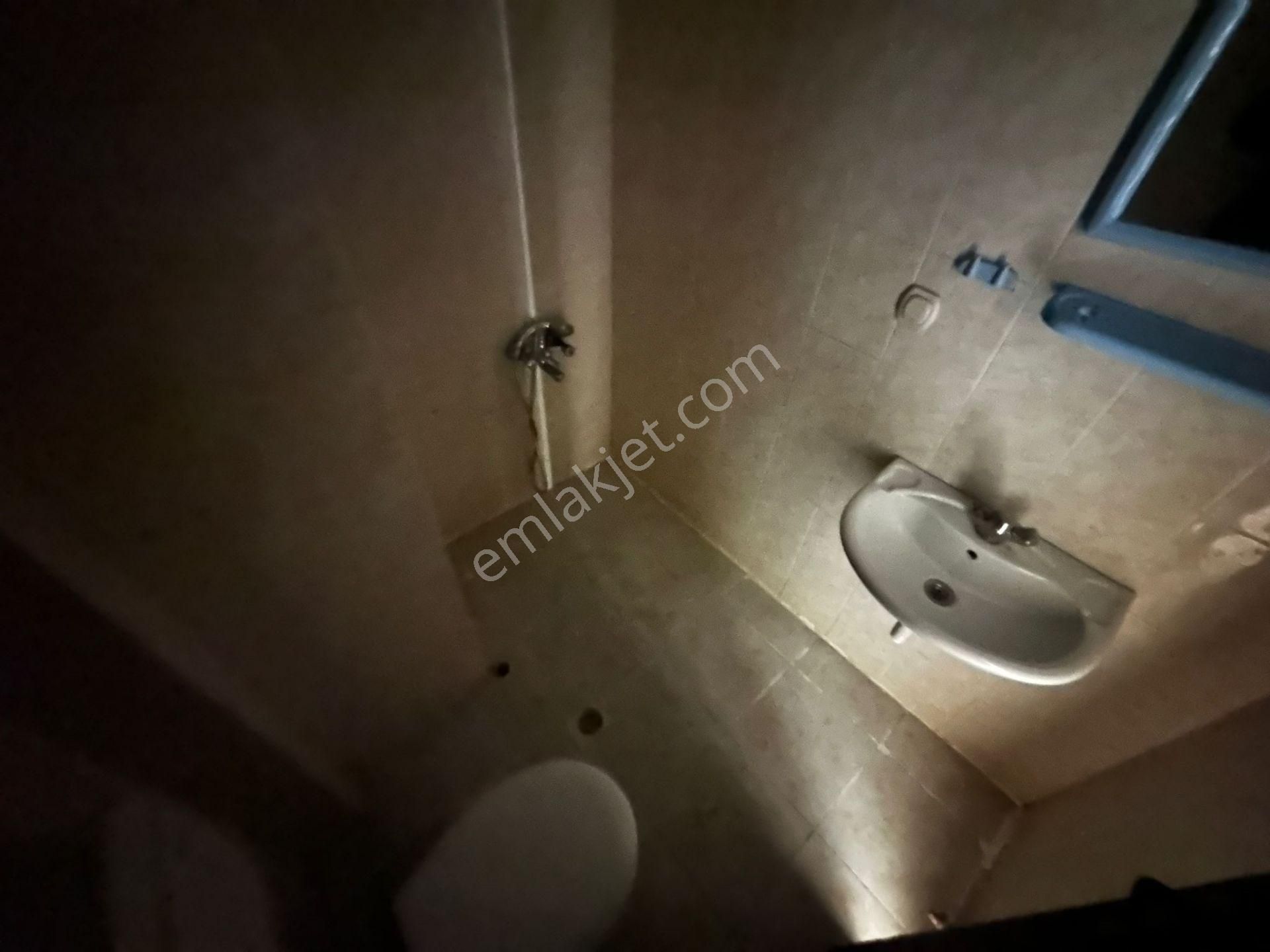 Oymaklar'dan 19 Mayıs Cad. Üzerinde Orta Katta 3+1 Bağımsız - Görsel 21