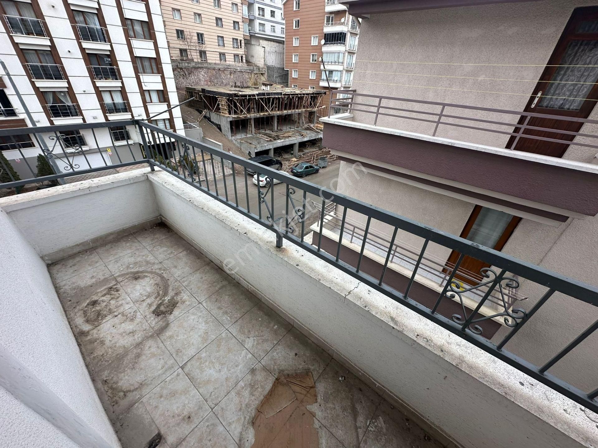 Oymaklar'dan 19 Mayıs Cad. Üzerinde Orta Katta 3+1 Bağımsız - Görsel 4