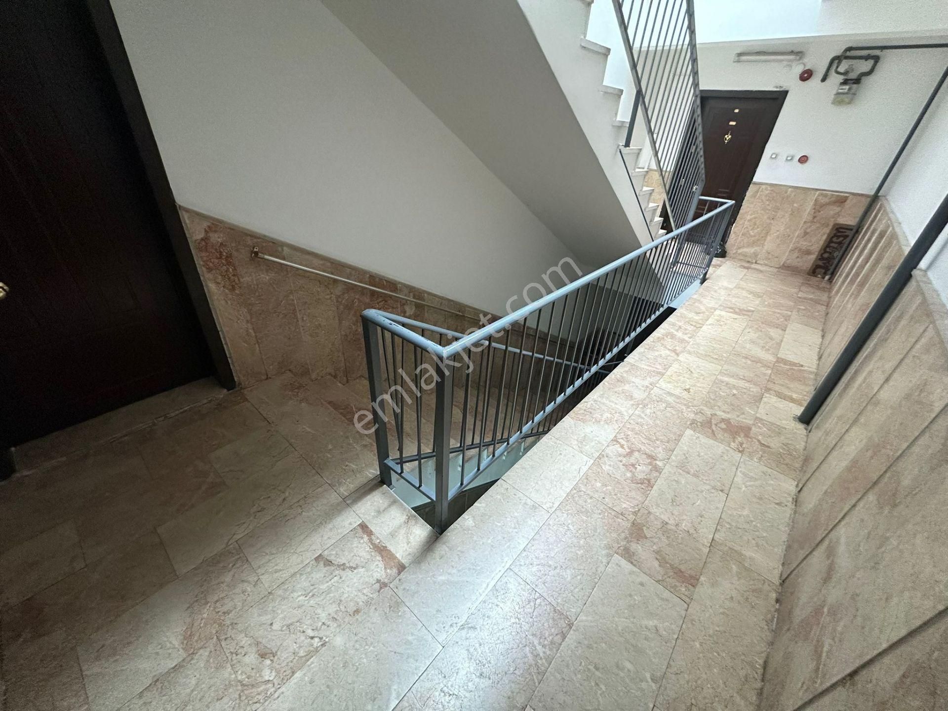 Oymaklar'dan 19 Mayıs Cad. Üzerinde Orta Katta 3+1 Bağımsız - Görsel 25