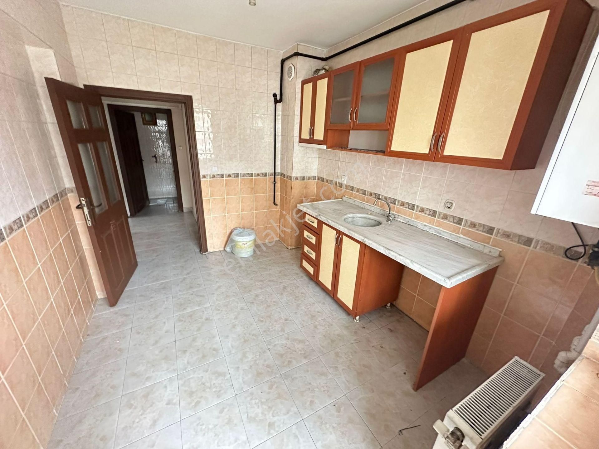 Oymaklar'dan 19 Mayıs Cad. Üzerinde Orta Katta 3+1 Bağımsız - Görsel 11