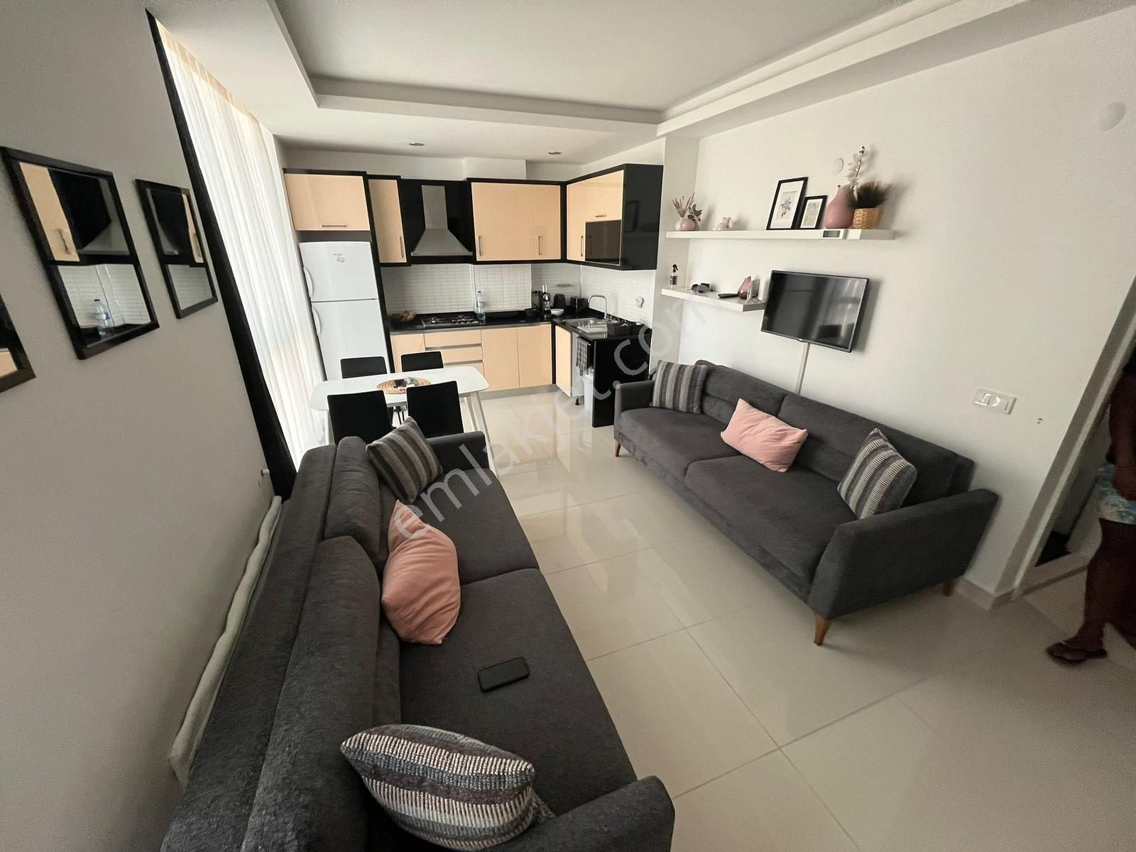 Havuzlu Site İçi Denize Yakın Ara Kat 1+0 Stüdyo Daire - Görsel 6