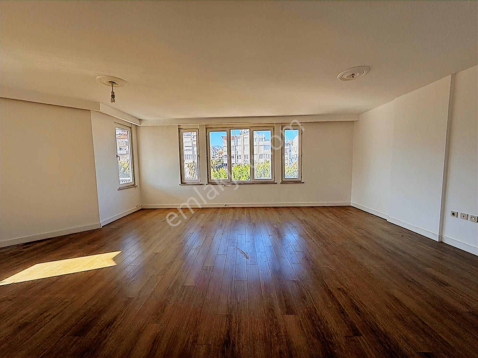 Konyaaltı Atatürk Bulvarı Üzerinde 3+1 Kiralık Daire