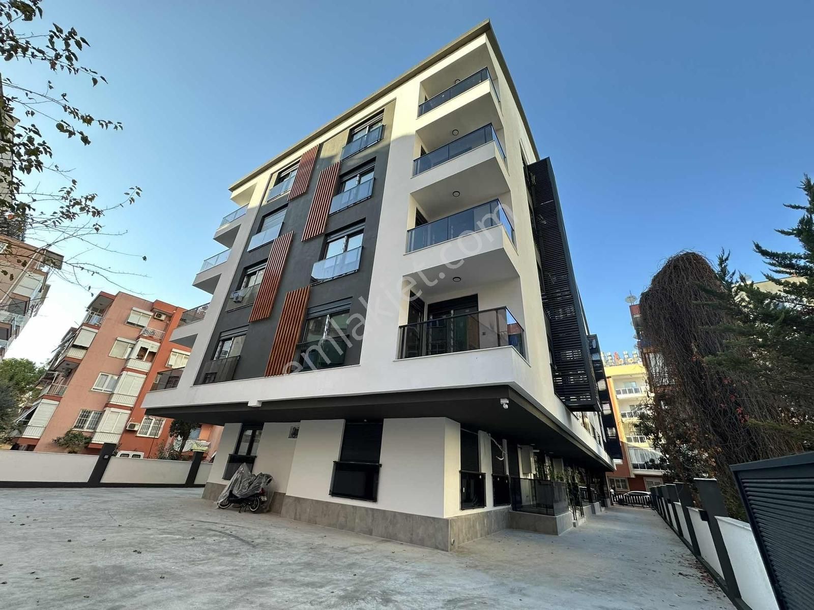 Deniz Mah'de Atatürk Parka Yürüme Mesafede 2+1 Sıfır Daire