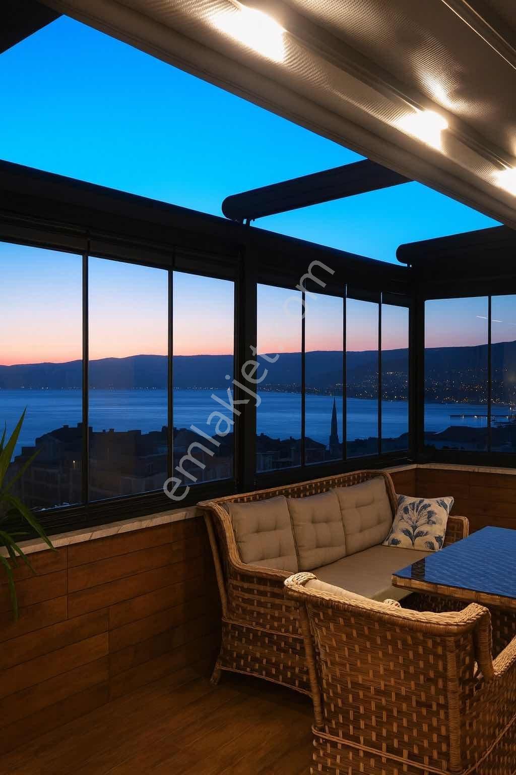 Gemlikte Deniz Manzaralı Satılık 5+1 Dubleks Daire