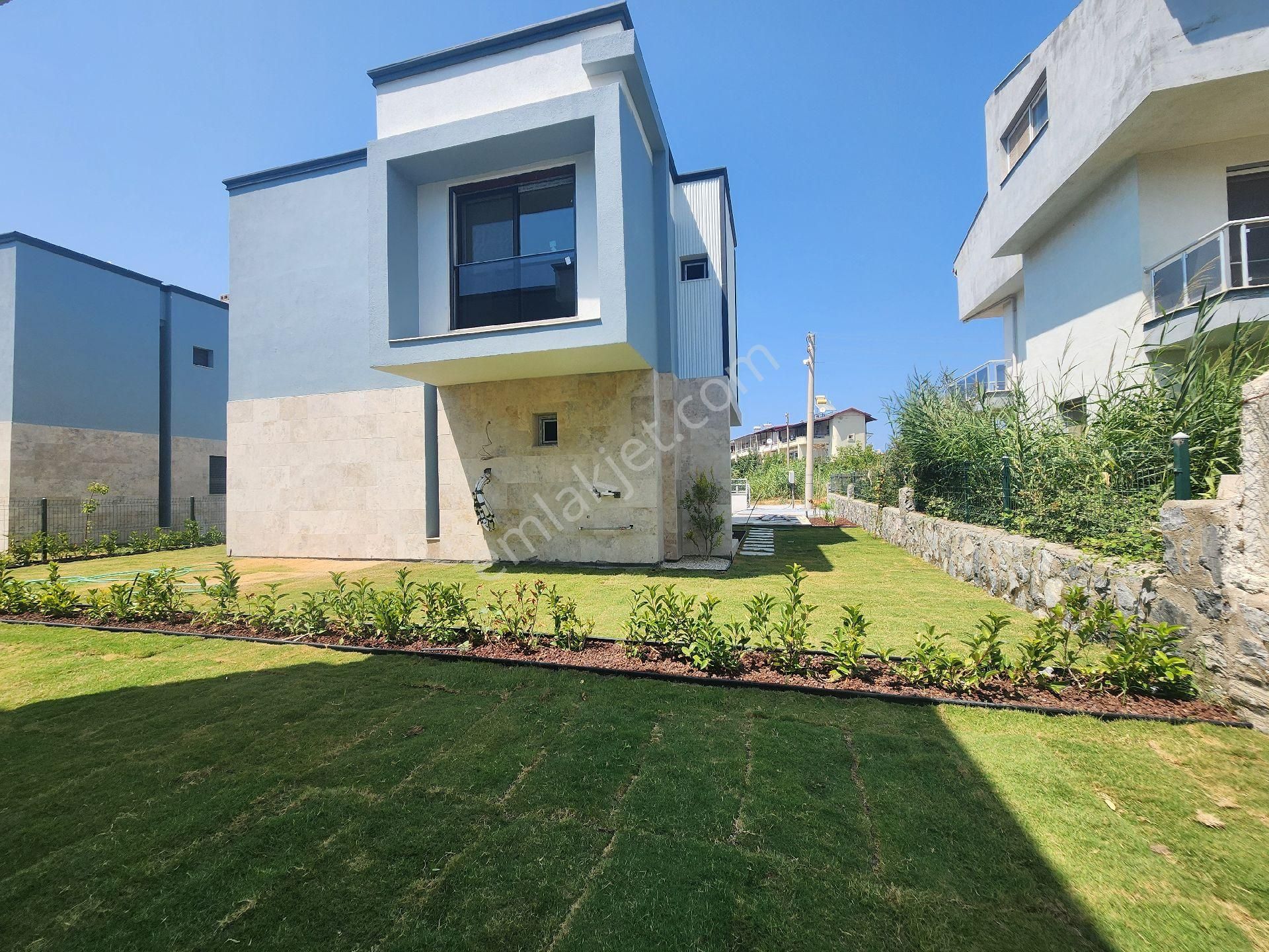 Güzelçamlı Plajı 300 Metre Köşe Villa - Görsel 11