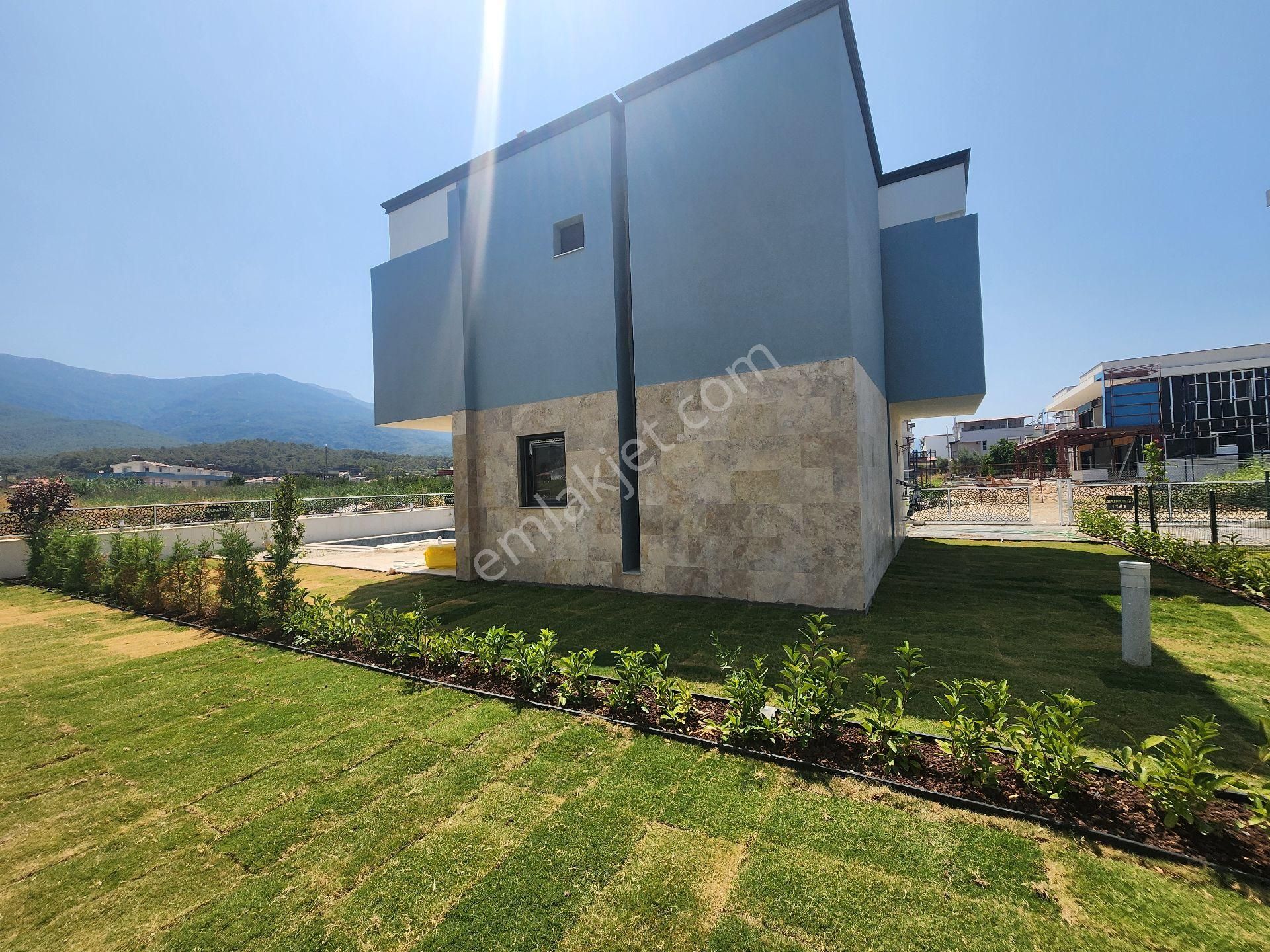 Güzelçamlı Plajı 300 Metre Köşe Villa - Görsel 12