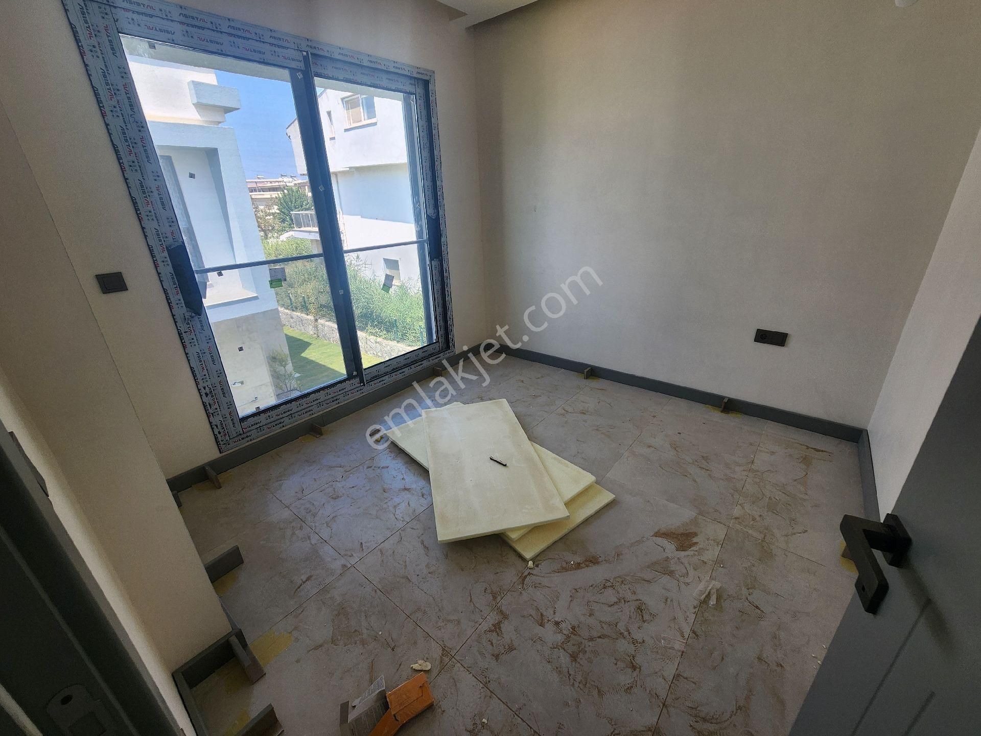 Güzelçamlı Plajı 300 Metre Köşe Villa - Görsel 19