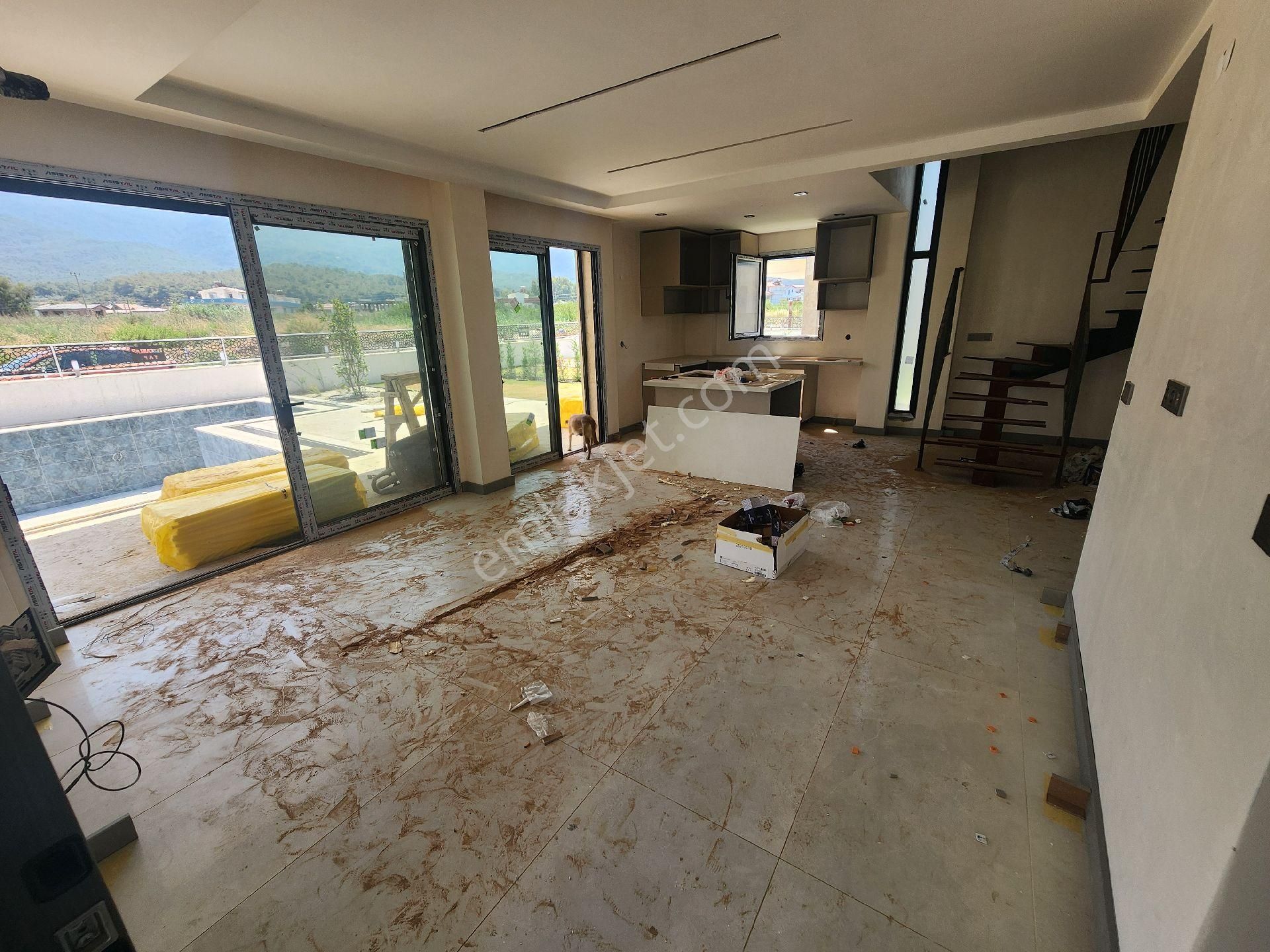 Güzelçamlı Plajı 300 Metre Köşe Villa - Görsel 13