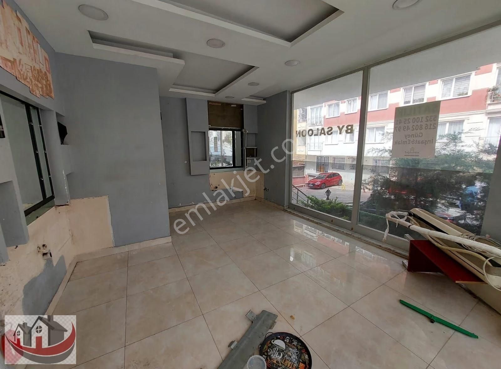 Güneyden Köşe Başı Yeni Bina 25m2 Kiracılı Dükkan