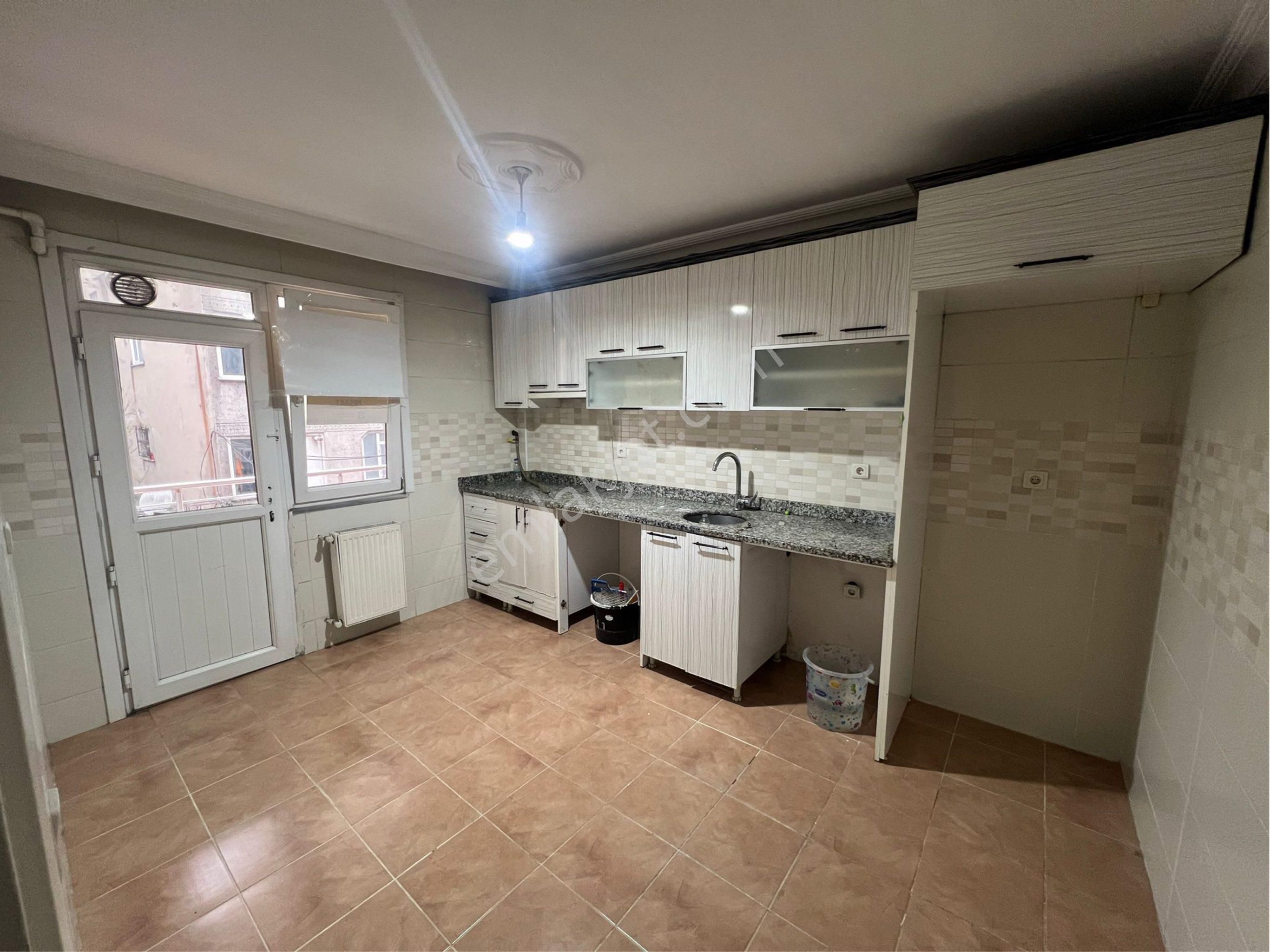 Namık Kemal Mahallesinde 3+1 Geniş Mutfaklı 130m² Aile Apartmanı