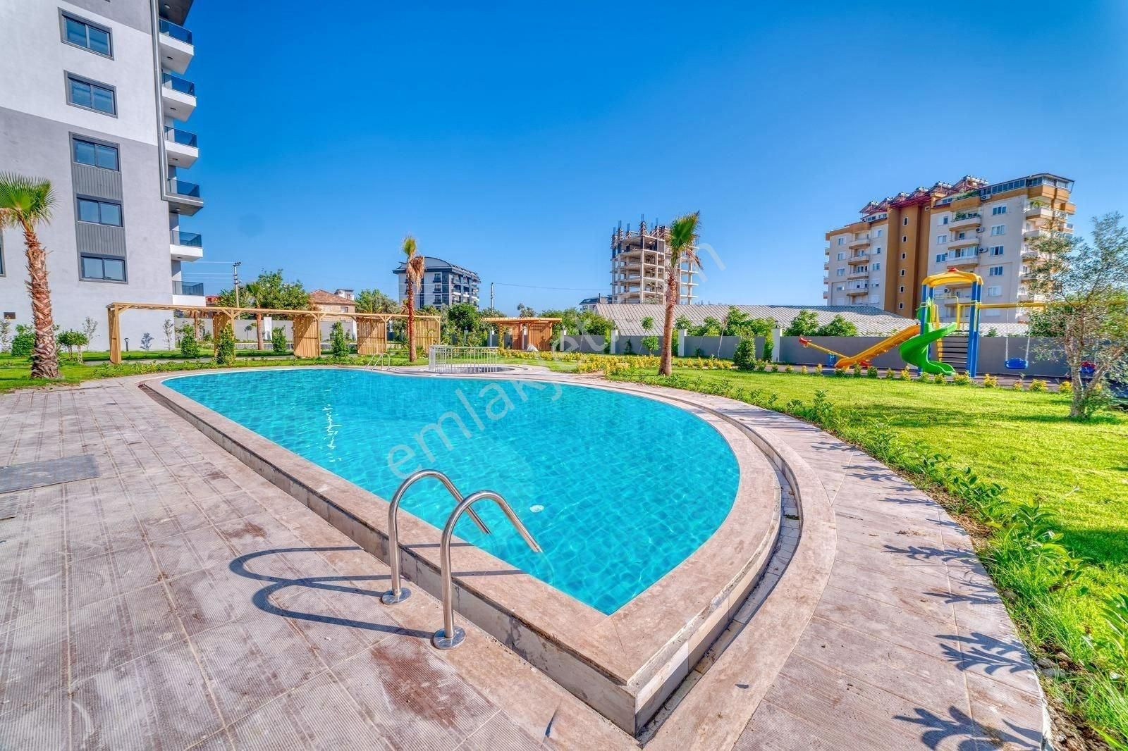 Alanya Avsallar – Havuz Manzaralı Ultra Lüks Mobilyalı Köşe 1+1 Daire - Görsel 14