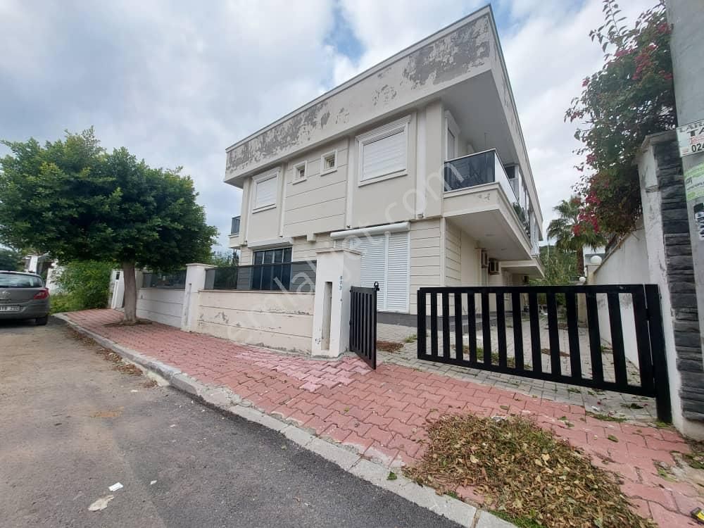 Güzeloba'da 1+1 Satılık Bakımlı Daire