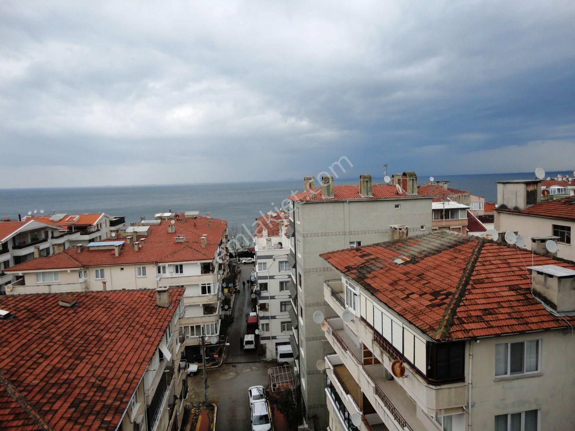 Çınarcık Sahile 100 Metre Manzaralı Balkonlu 175m2 Satılık 3+1
