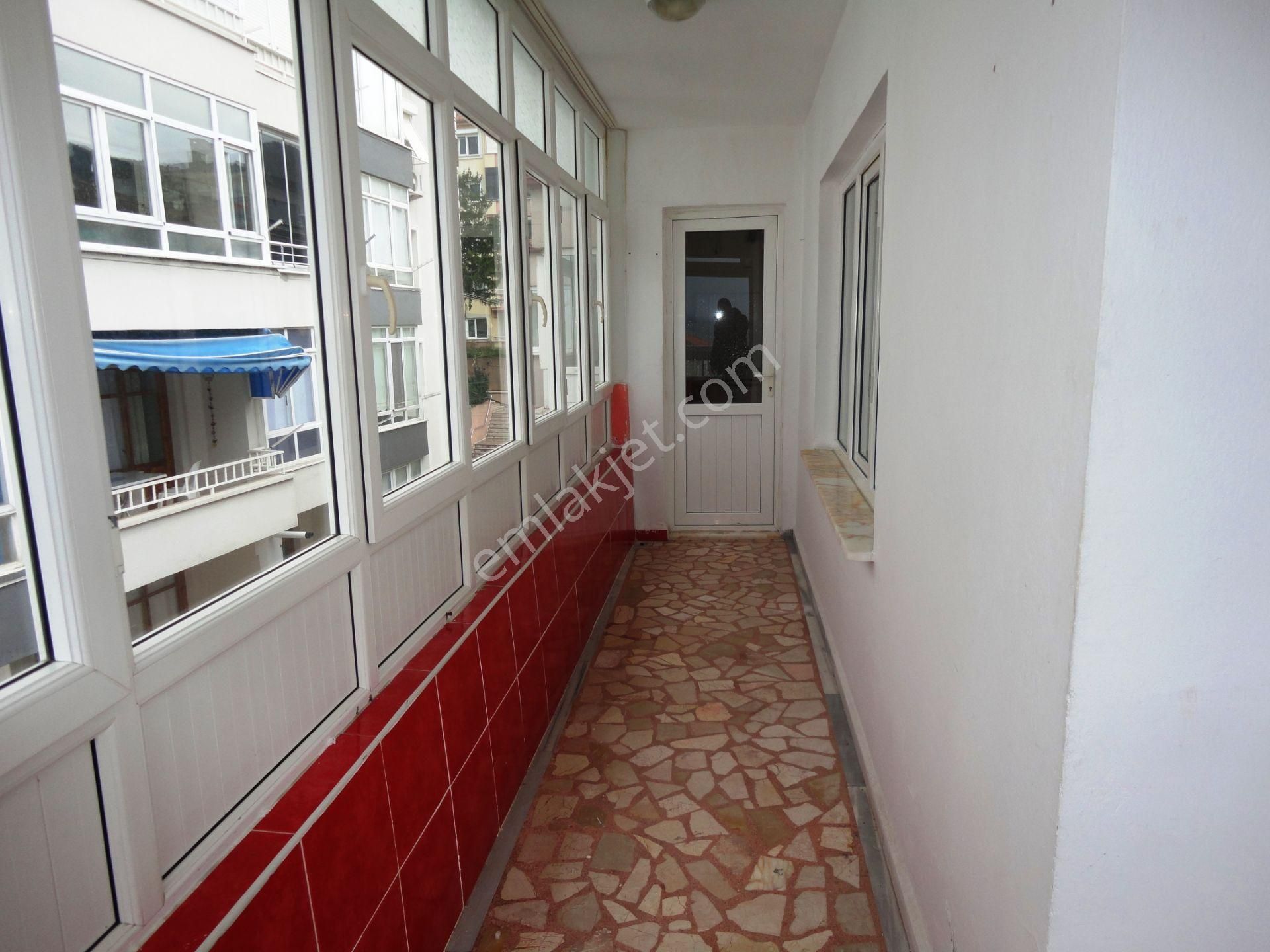 Çınarcık Sahile 100 Metre Manzaralı Balkonlu 175m2 Satılık 3+1 - Görsel 26