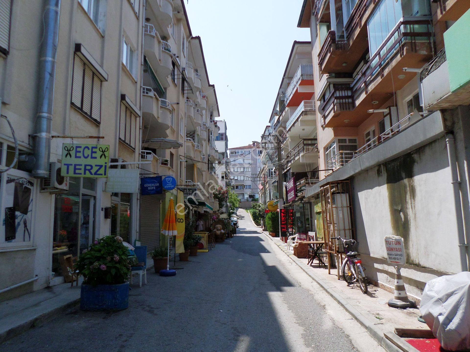 Çınarcık Sahile 100 Metre Manzaralı Balkonlu 175m2 Satılık 3+1 - Görsel 35