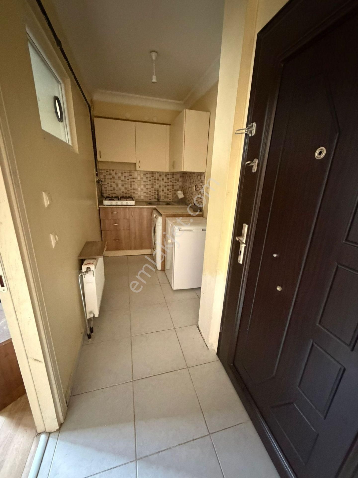 İletişim Kapısı Dibinde 1+1 Kısmi Eşyalı Kiralık Daire - Görsel 5