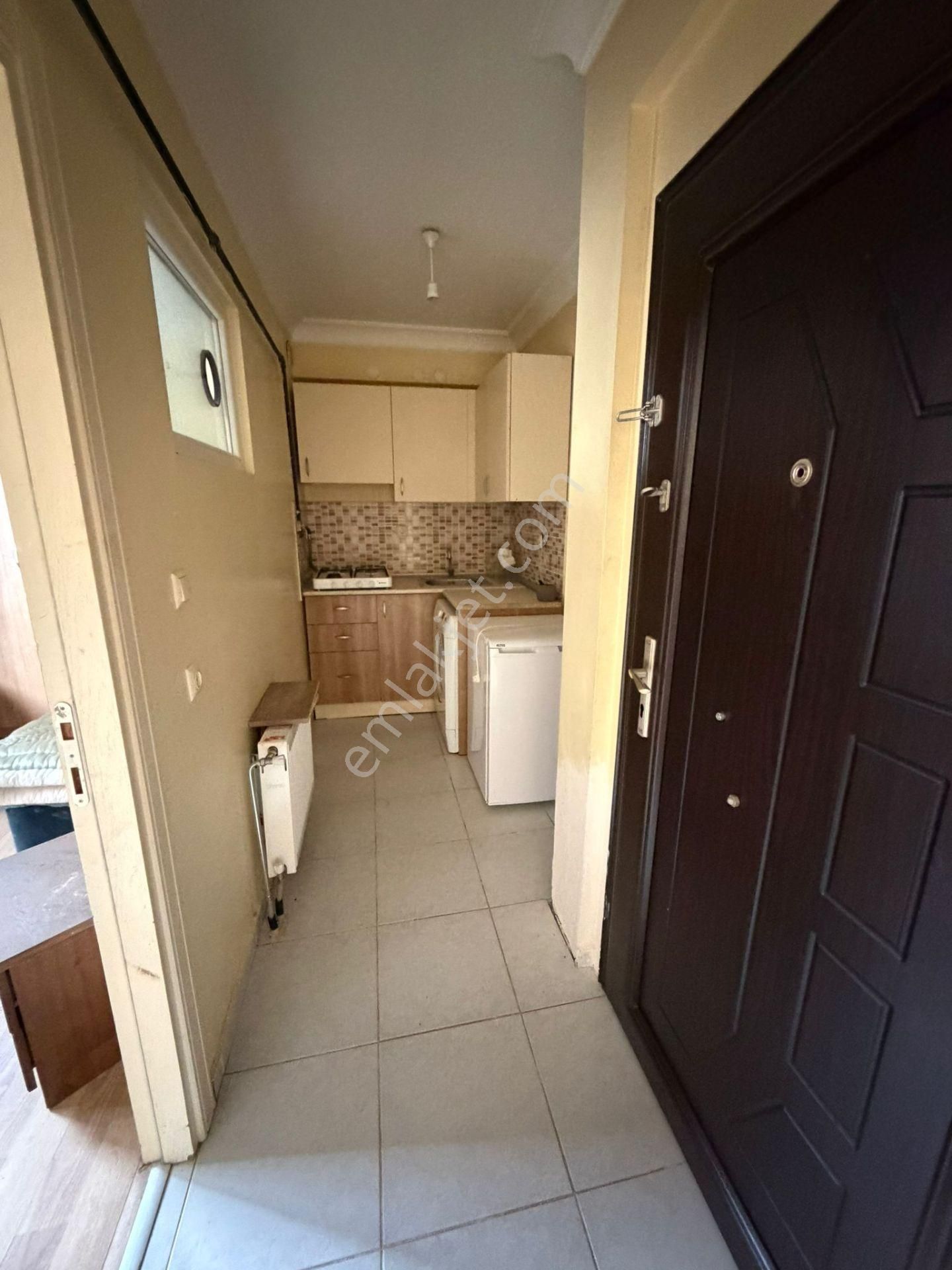 İletişim Kapısı Dibinde 1+1 Kısmi Eşyalı Kiralık Daire - Görsel 14