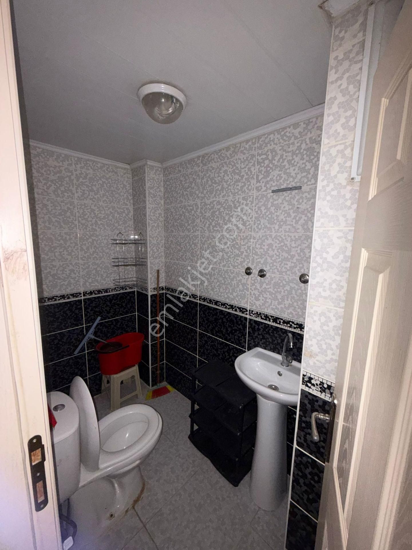 İletişim Kapısı Dibinde 1+1 Kısmi Eşyalı Kiralık Daire - Görsel 4