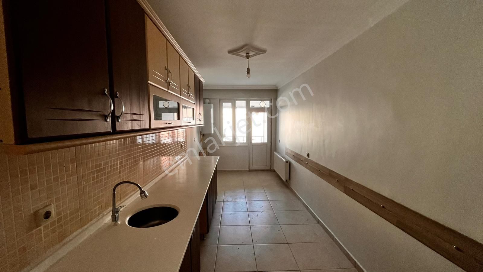 Dumlupınar Cd Üzeri Arakat Geniş Kullanışlı Kiralık 2+1 Sk-3 - Görsel 14