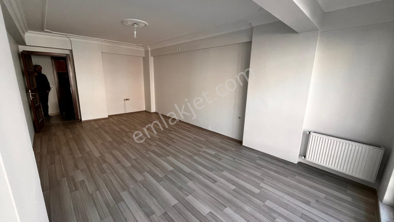 Dumlupınar Cd Üzeri Arakat Geniş Kullanışlı Kiralık 2+1 Sk-3