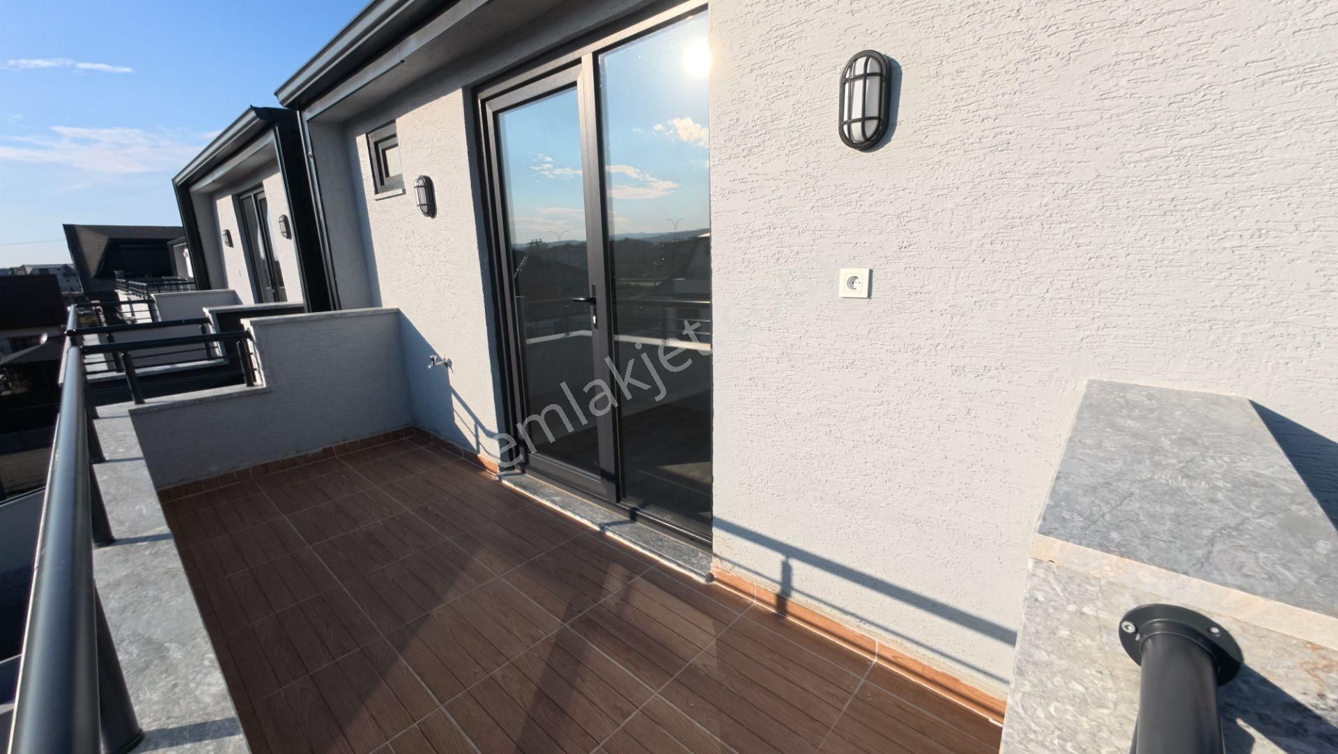 Sakarya Kocaali'de Geniş Bahçeli 4+1 Modern Villa - Görsel 35