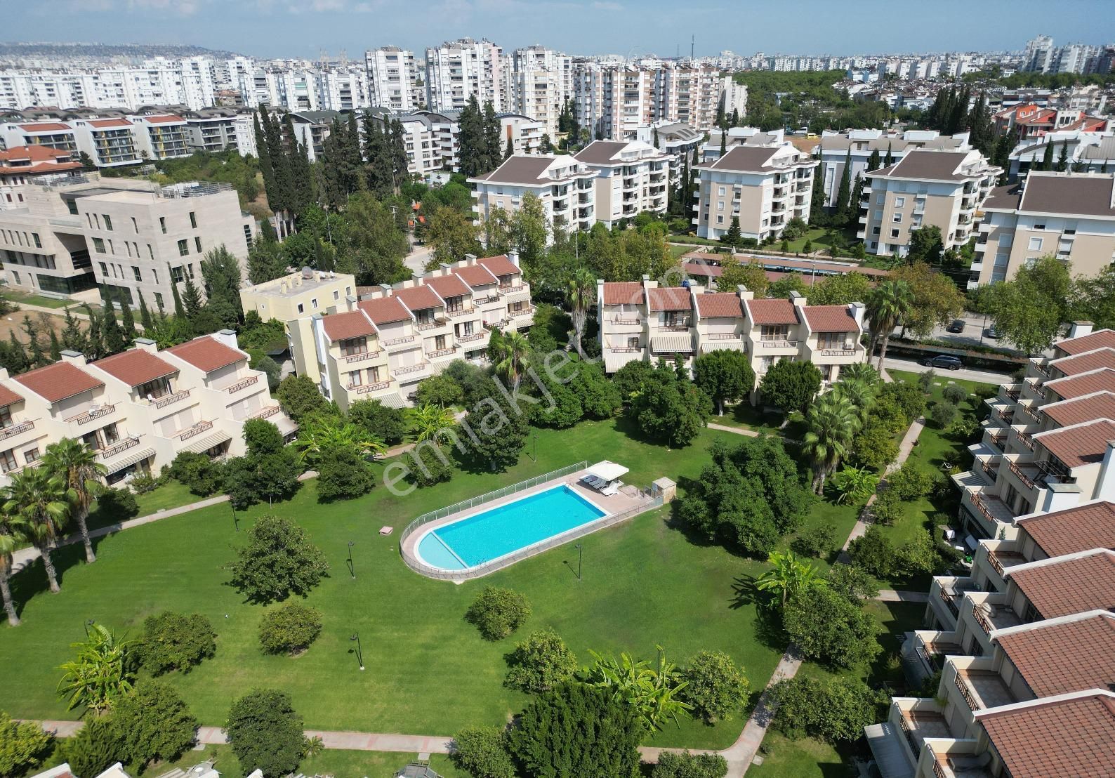 Konyaaltı - Uluç Müstakil Bahçeli Tripleks Villa