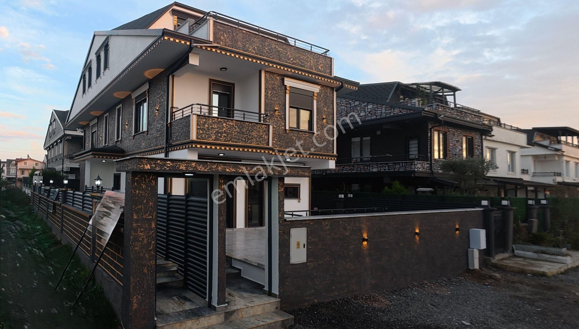 Sakarya Kocaali'de Müstakil Havuzlu 3+1 Lüks Villa