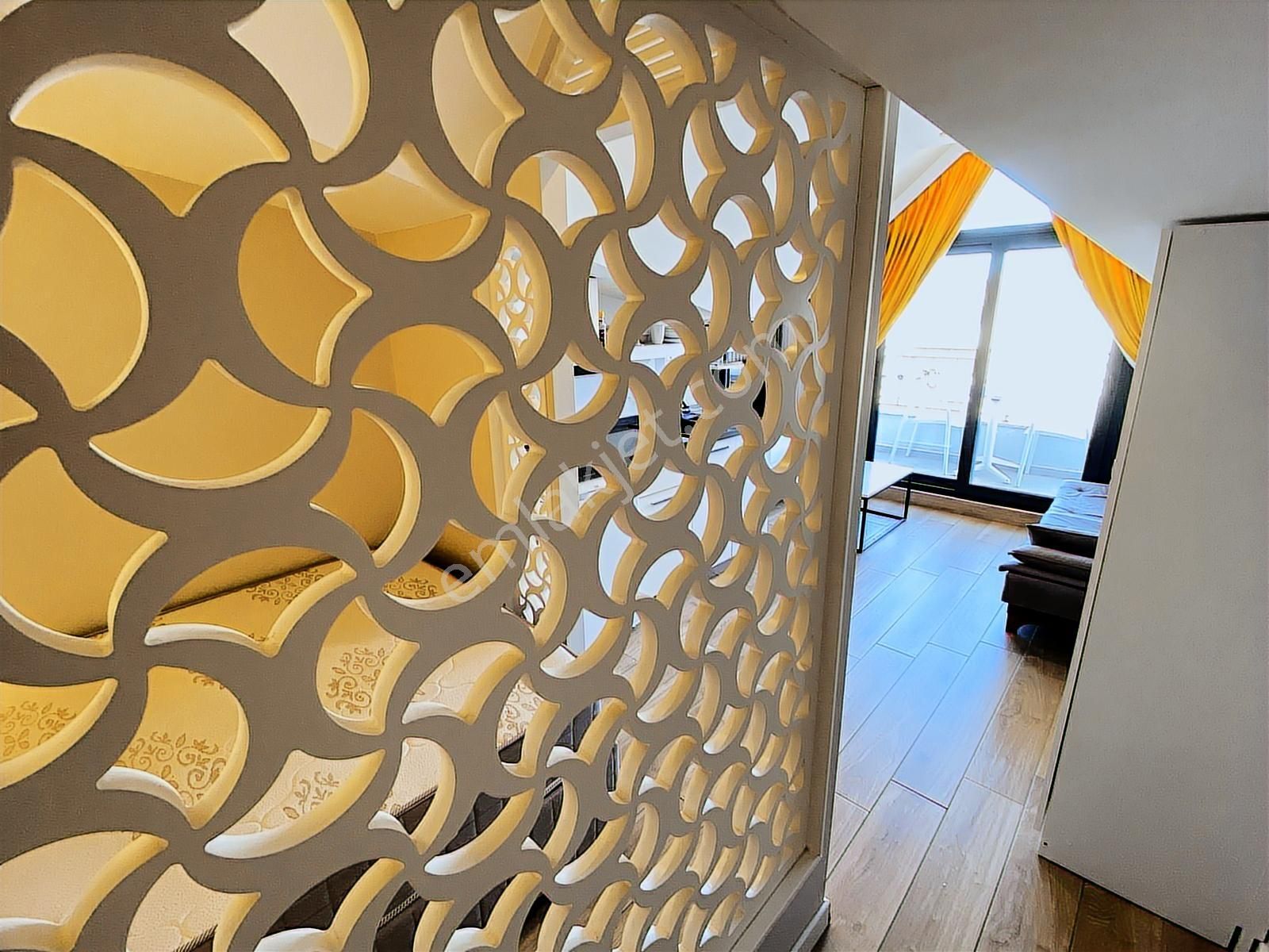 Ata'dan Merkezde Deniz Manzaralı Ve Şık Mobilyalı 1+1 Daire - Görsel 2