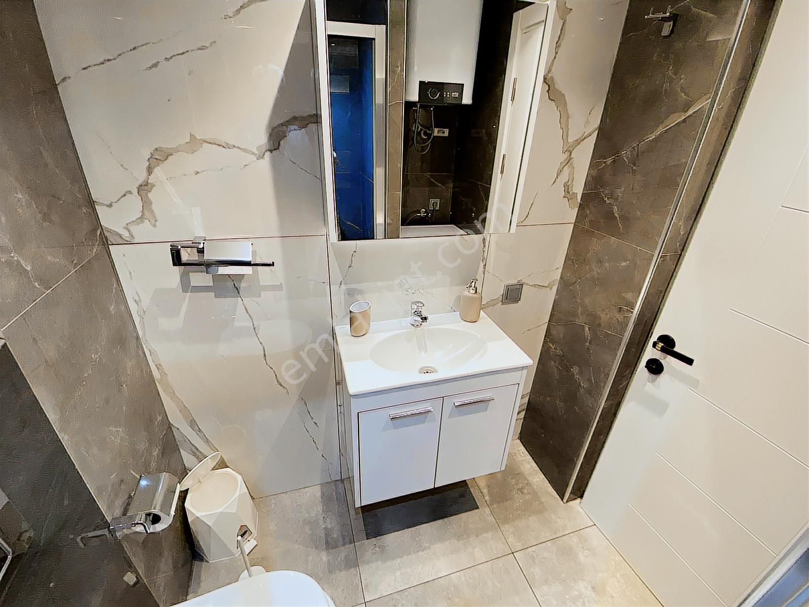 Ata'dan Merkezde Deniz Manzaralı Ve Şık Mobilyalı 1+1 Daire - Görsel 10