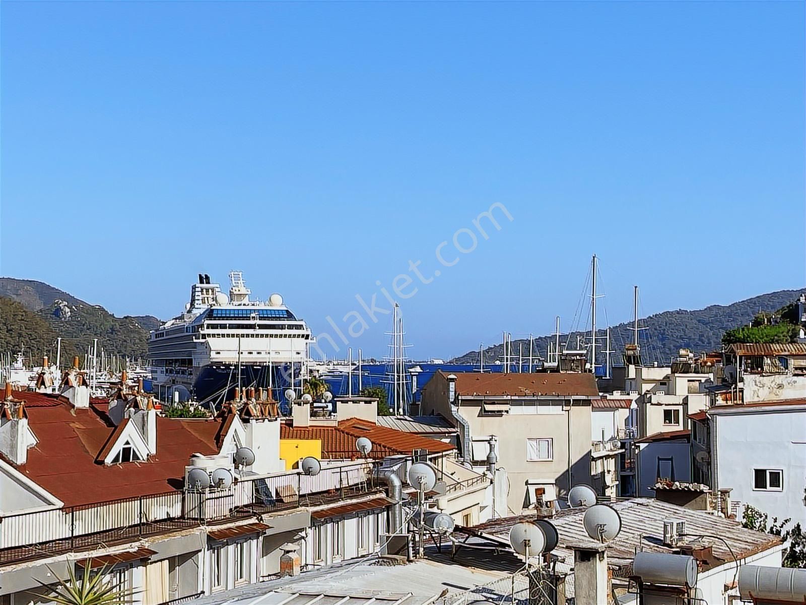 Ata'dan Merkezde Deniz Manzaralı Ve Şık Mobilyalı 1+1 Daire - Görsel 15