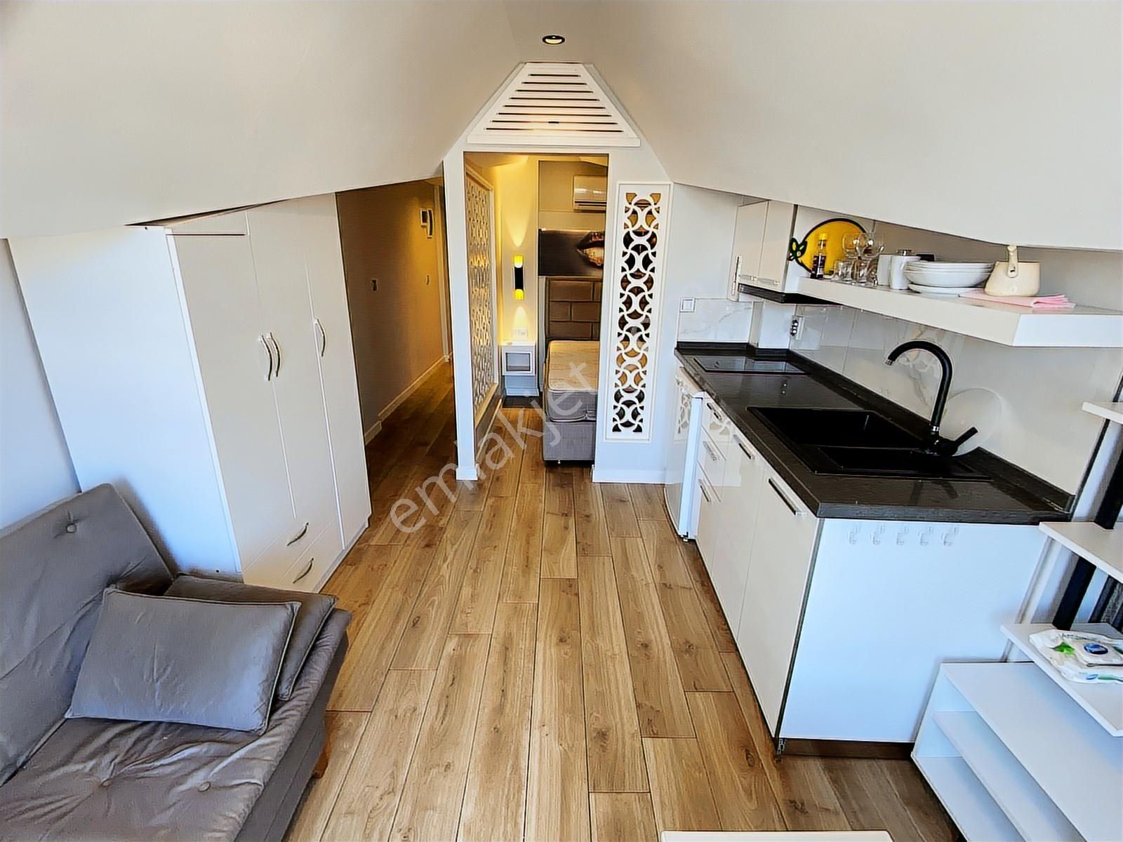 Ata'dan Merkezde Deniz Manzaralı Ve Şık Mobilyalı 1+1 Daire - Görsel 13