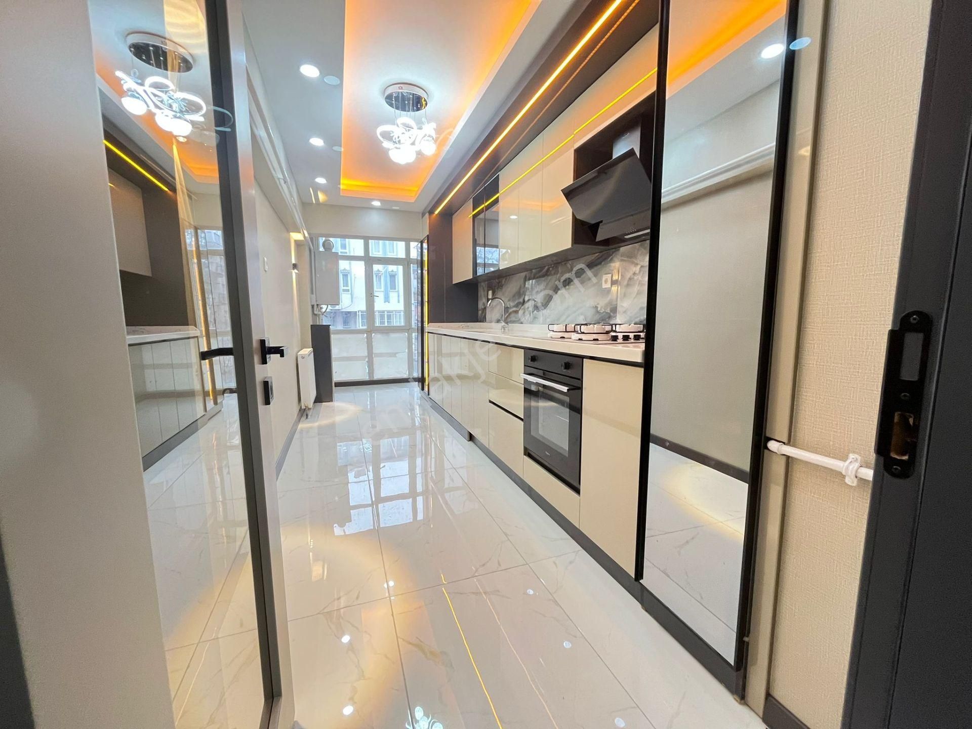 Mç Emlak'tan Akşemsettin'de Full Yapılı Kat Konumunda Yüksek Giriş