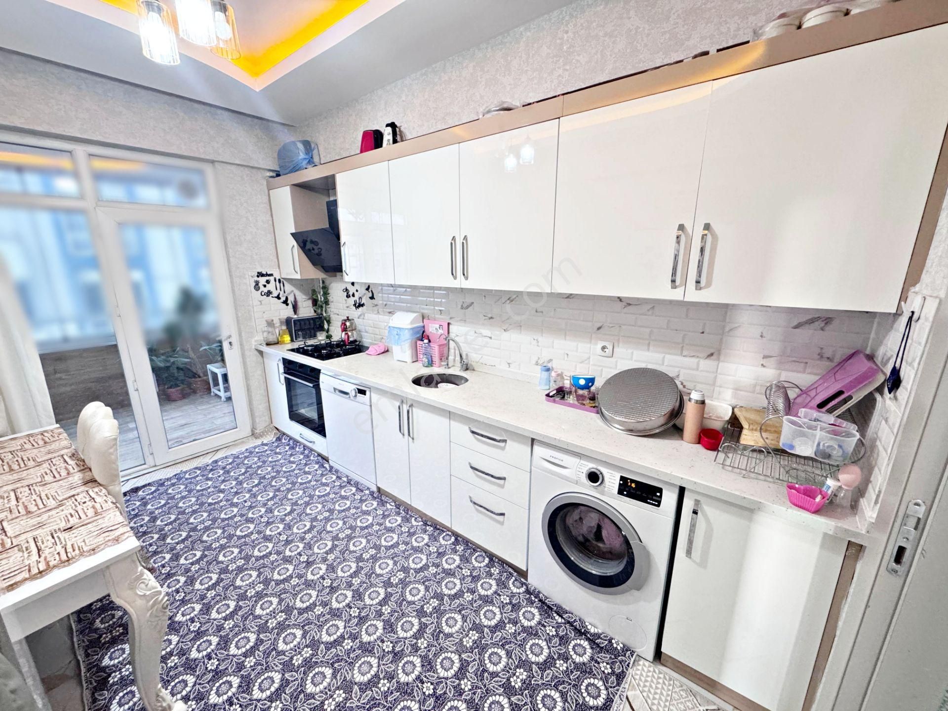 Karacaahmet'te Cam Balkonlu Bakımlı Masrafsız Arakat 2+1