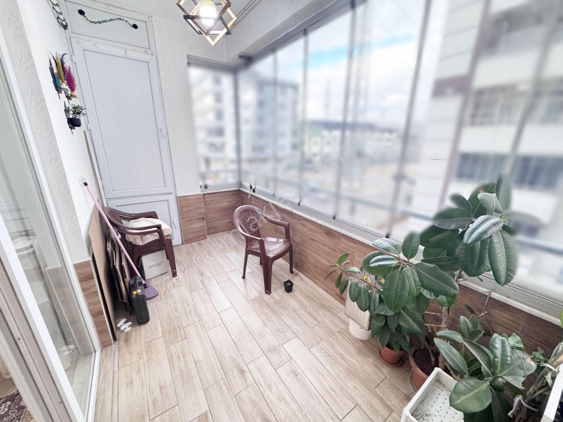 Karacaahmet'te Cam Balkonlu Bakımlı Masrafsız Arakat 2+1 - Görsel 5