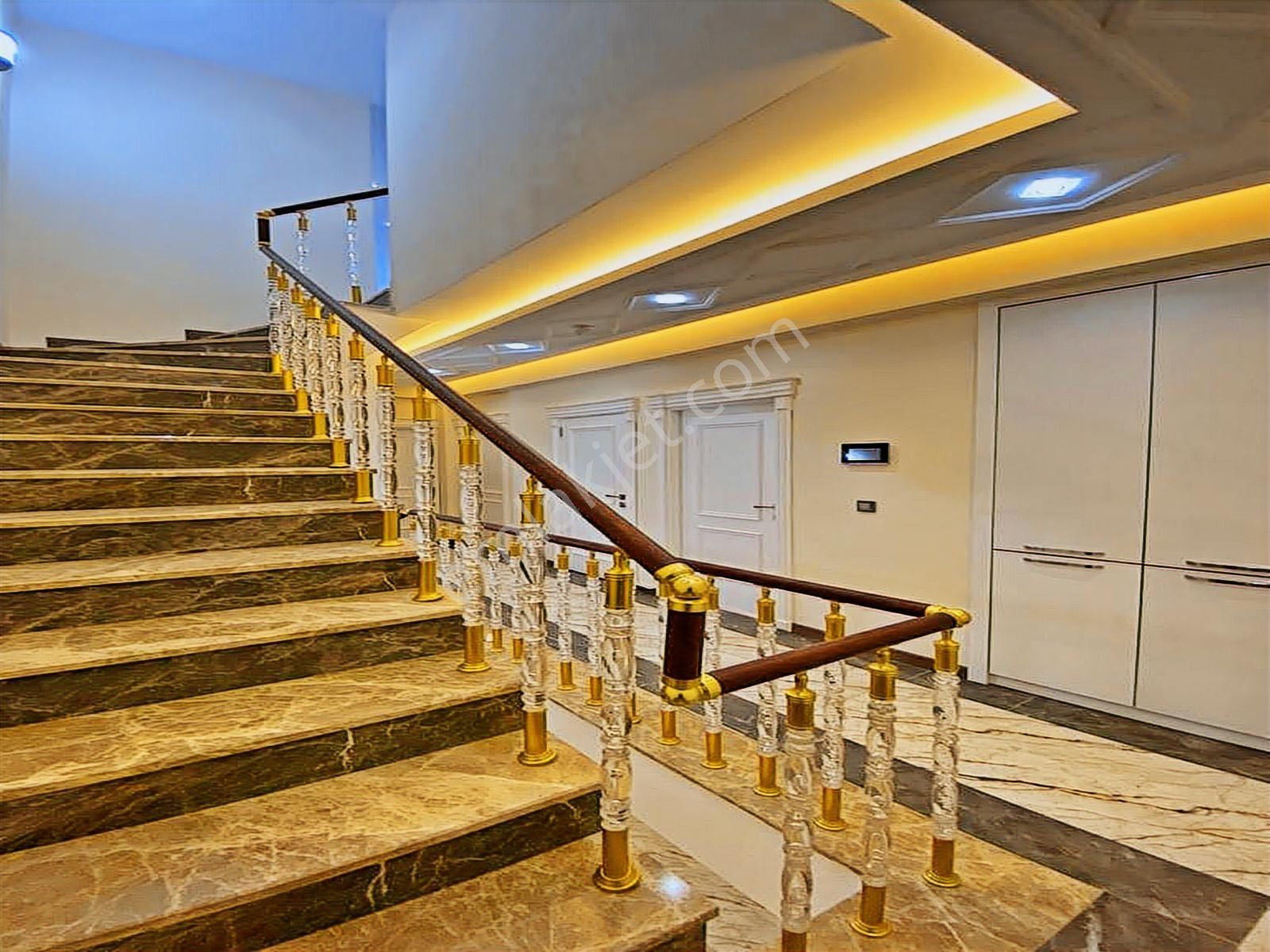 Lıve İnşaat'tan Denize Sıfır Marina'da Müstakil Site İçi Villa - Görsel 24