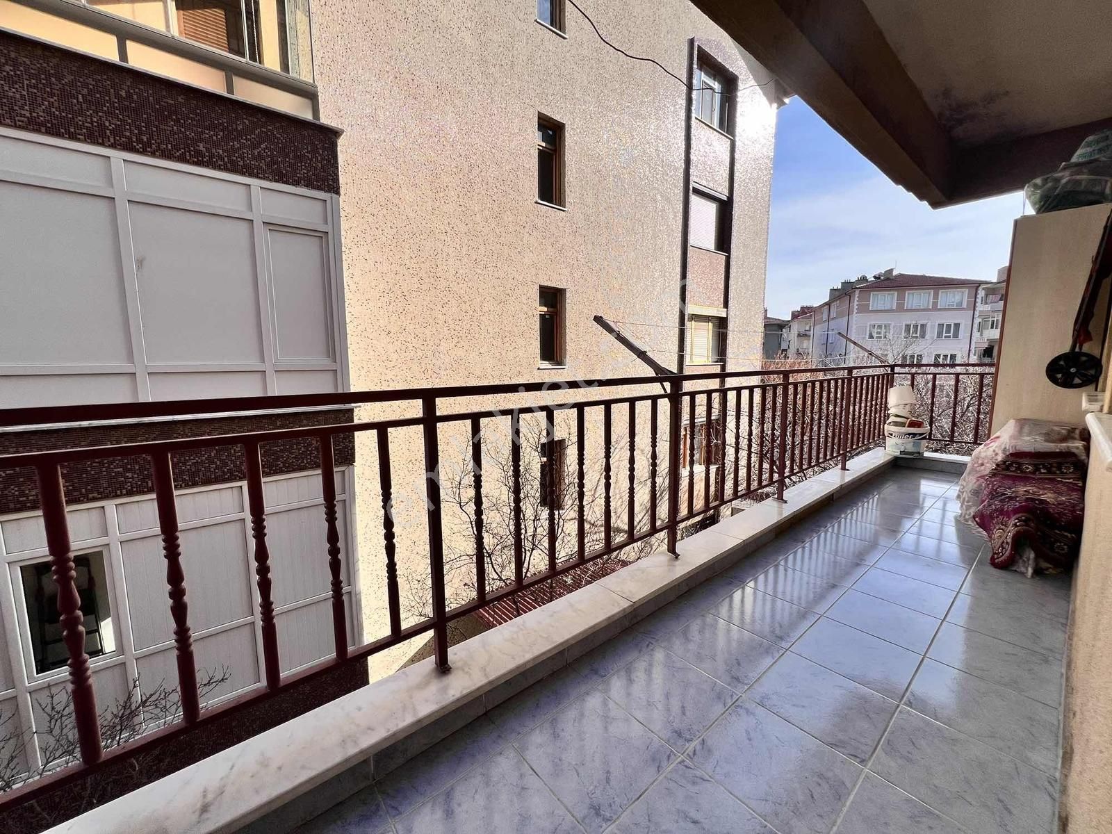 Aydınlıkevler'de Mükemmel Konum !!! 3+1 Arakat Satılık Daire - Görsel 5