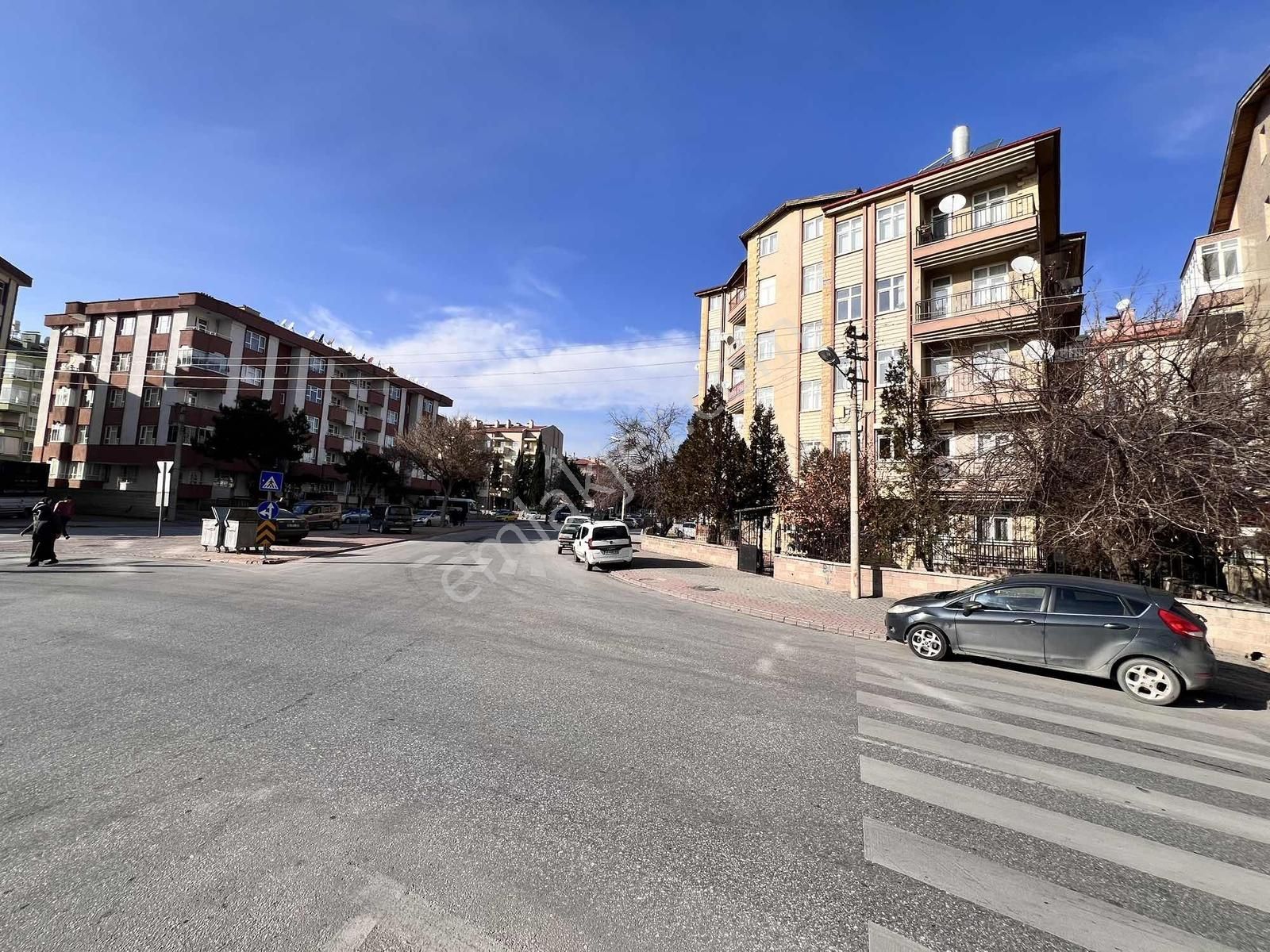 Aydınlıkevler'de Mükemmel Konum !!! 3+1 Arakat Satılık Daire - Görsel 3