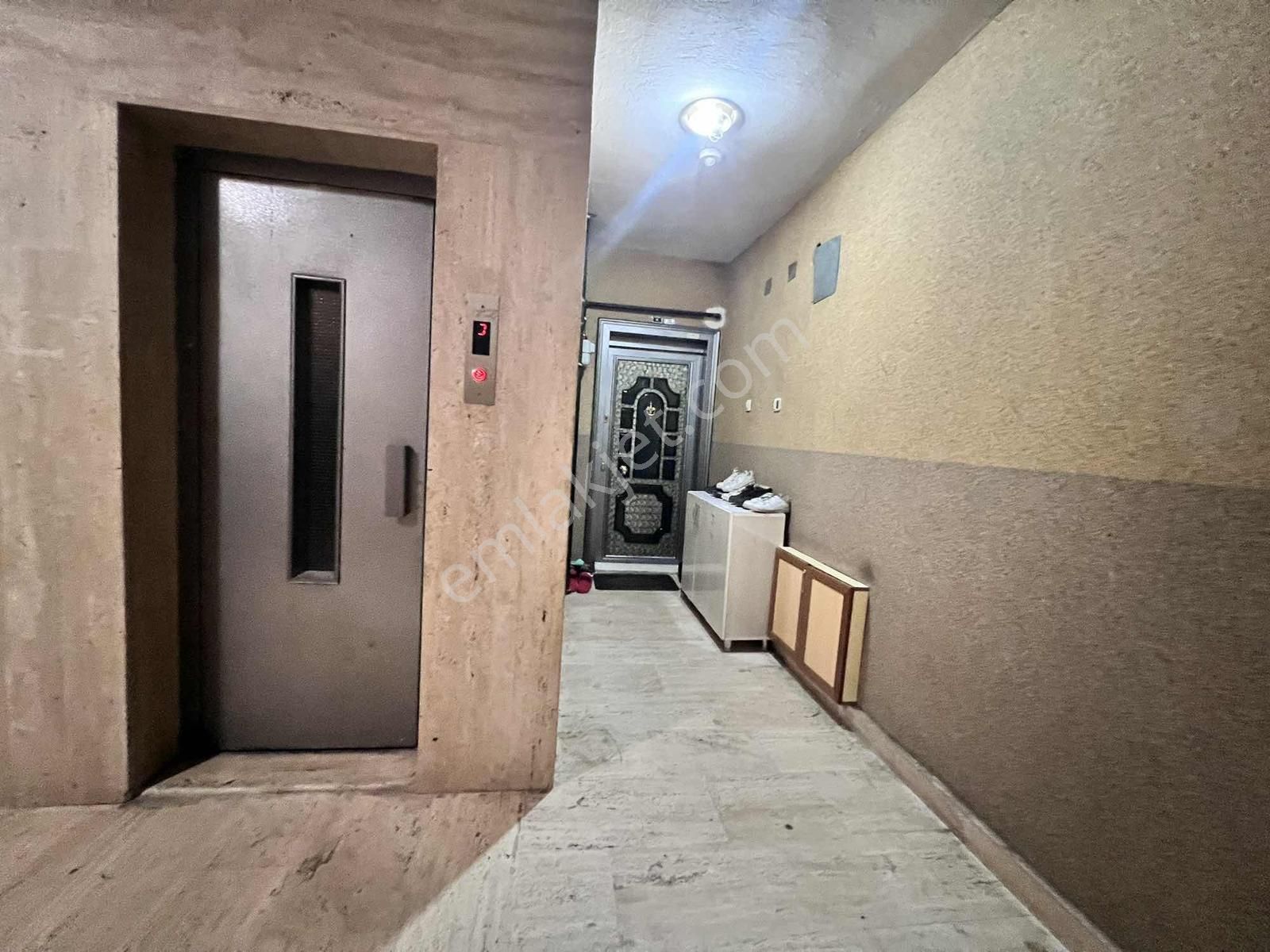 Aydınlıkevler'de Mükemmel Konum !!! 3+1 Arakat Satılık Daire - Görsel 4