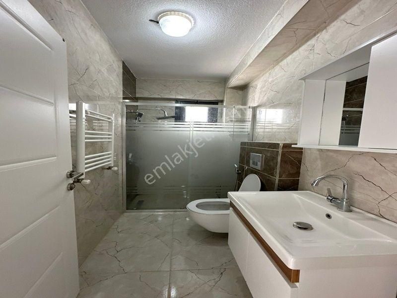 Beylikdüzü Metrobüse Yürüme Mesafesi 2+1 Ara Kat 3 Yıllık Bina ! - Görsel 9