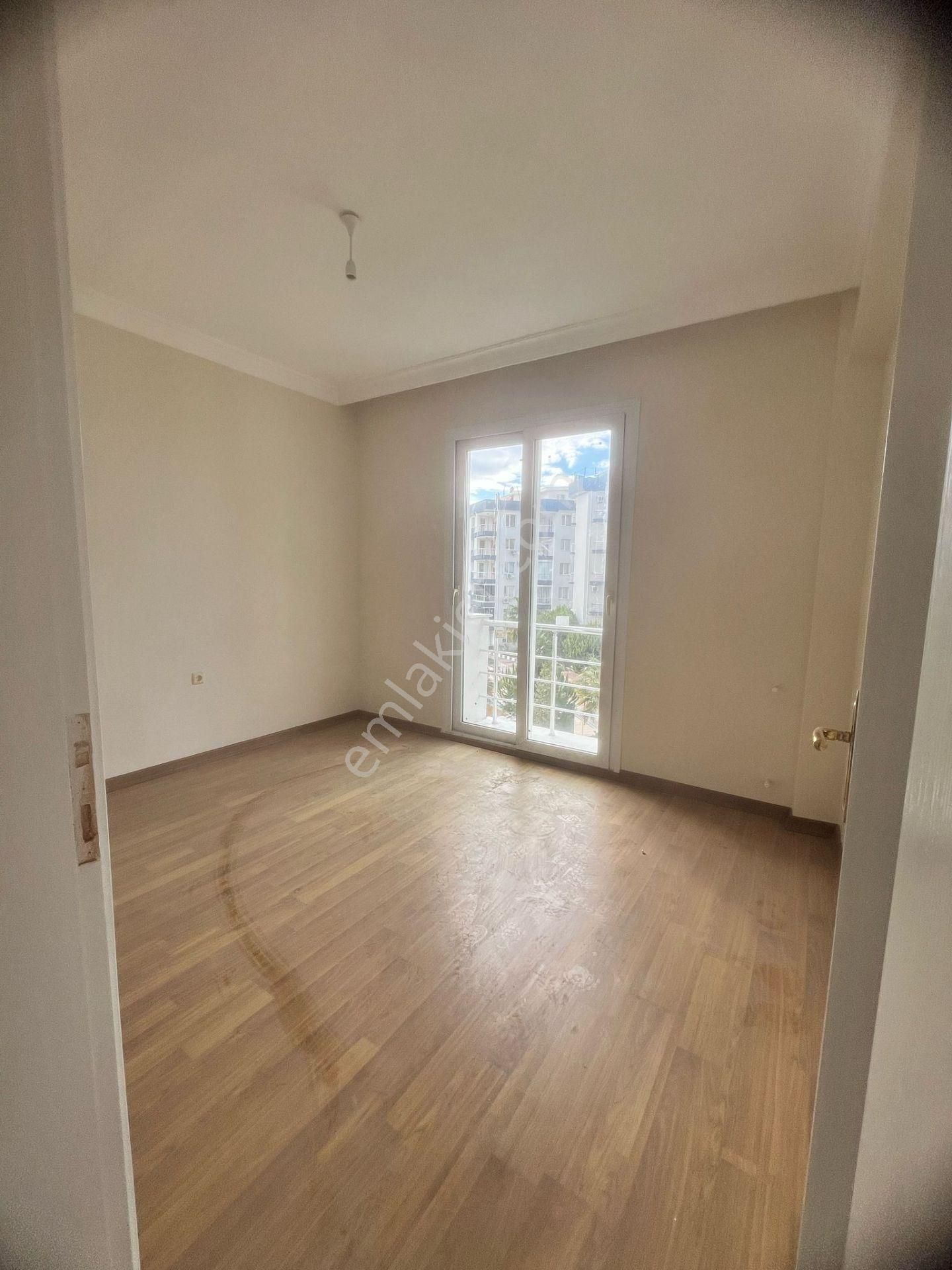 Havuzlu Sitede Ebeveyn Banyolu 3+1 Daire - Görsel 21