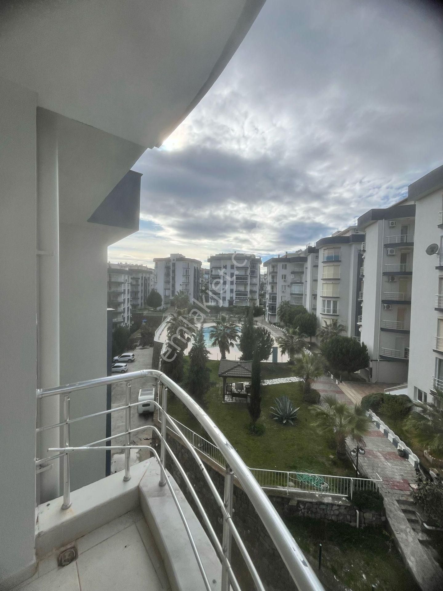 Havuzlu Sitede Ebeveyn Banyolu 3+1 Daire - Görsel 10